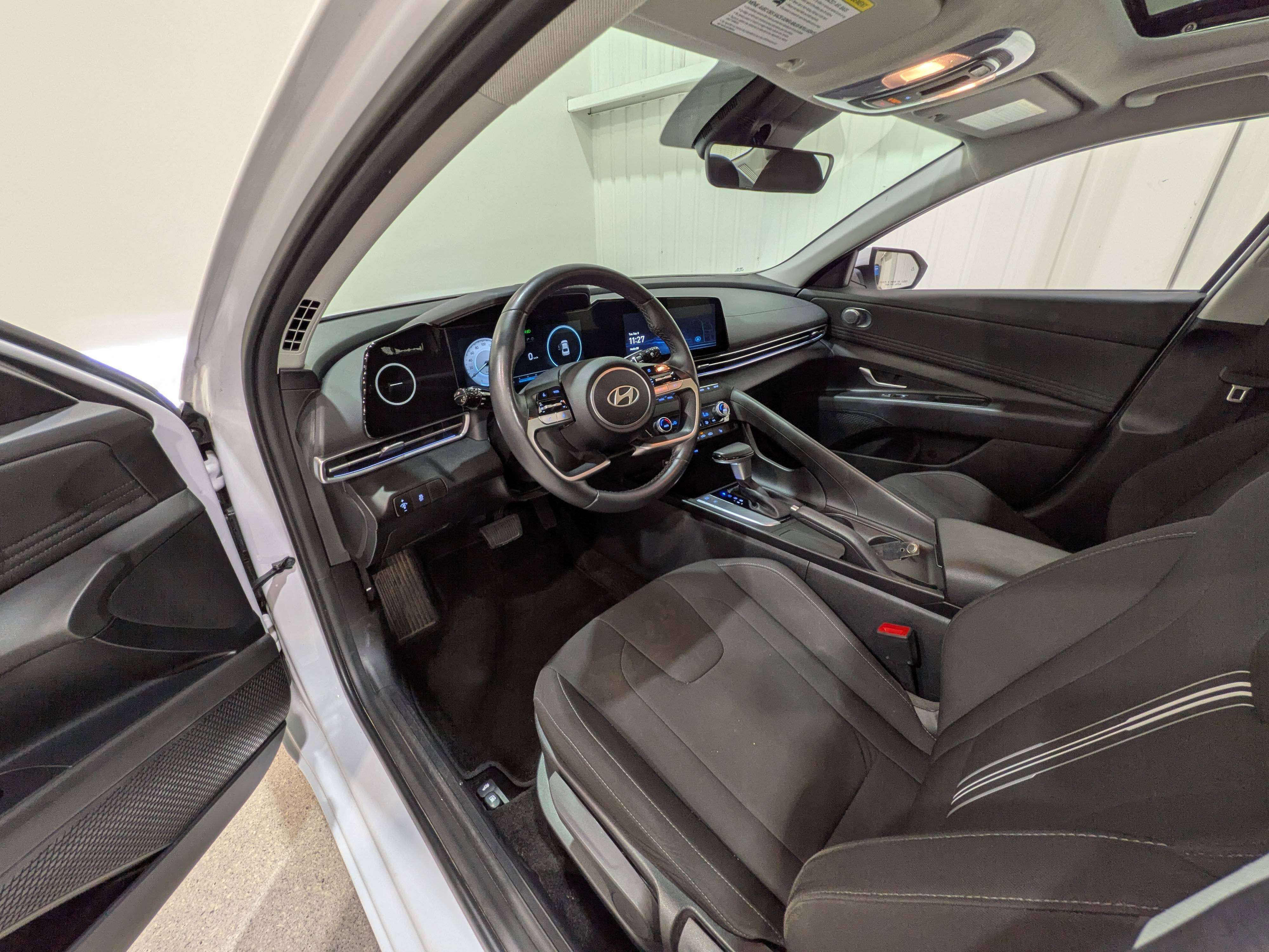 Hyundai Elantra 2025