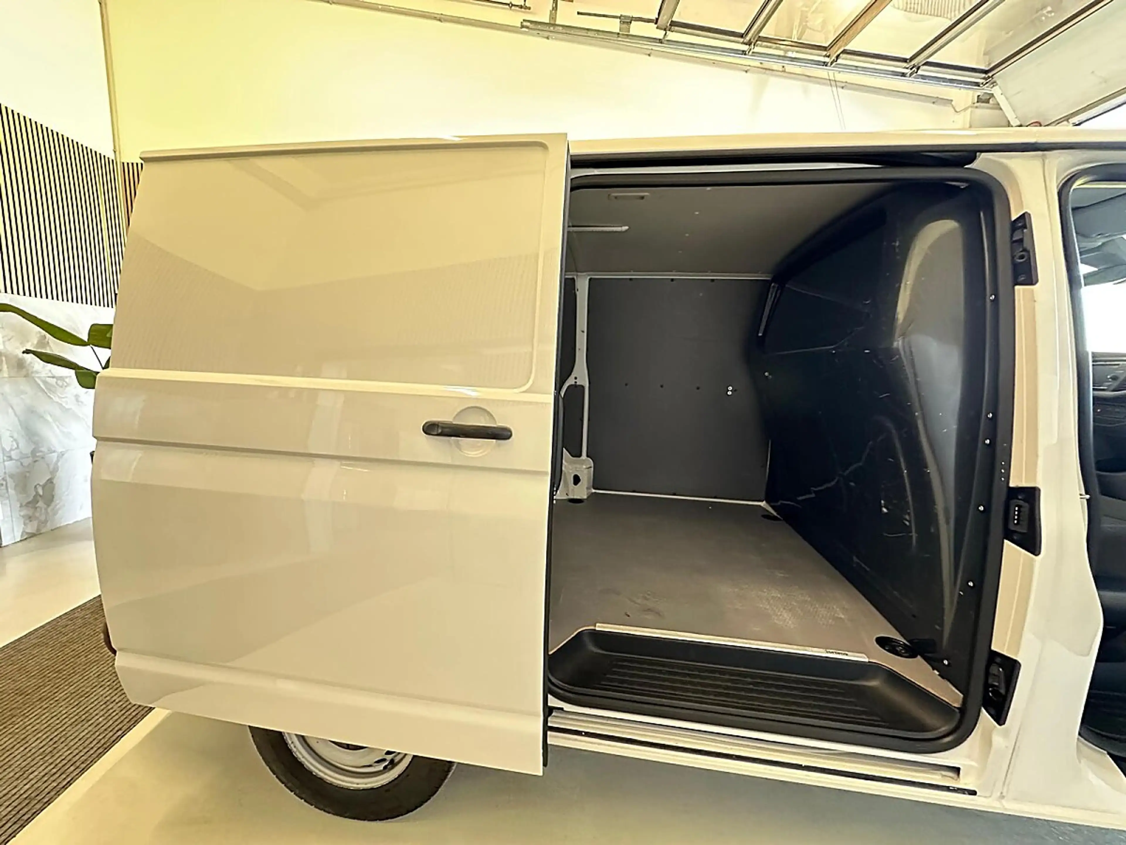 Volkswagen T6.1 Transporter KR HK, Sitzheizung, Tempomat, AHK, Spurhalte, ACC — photo 6