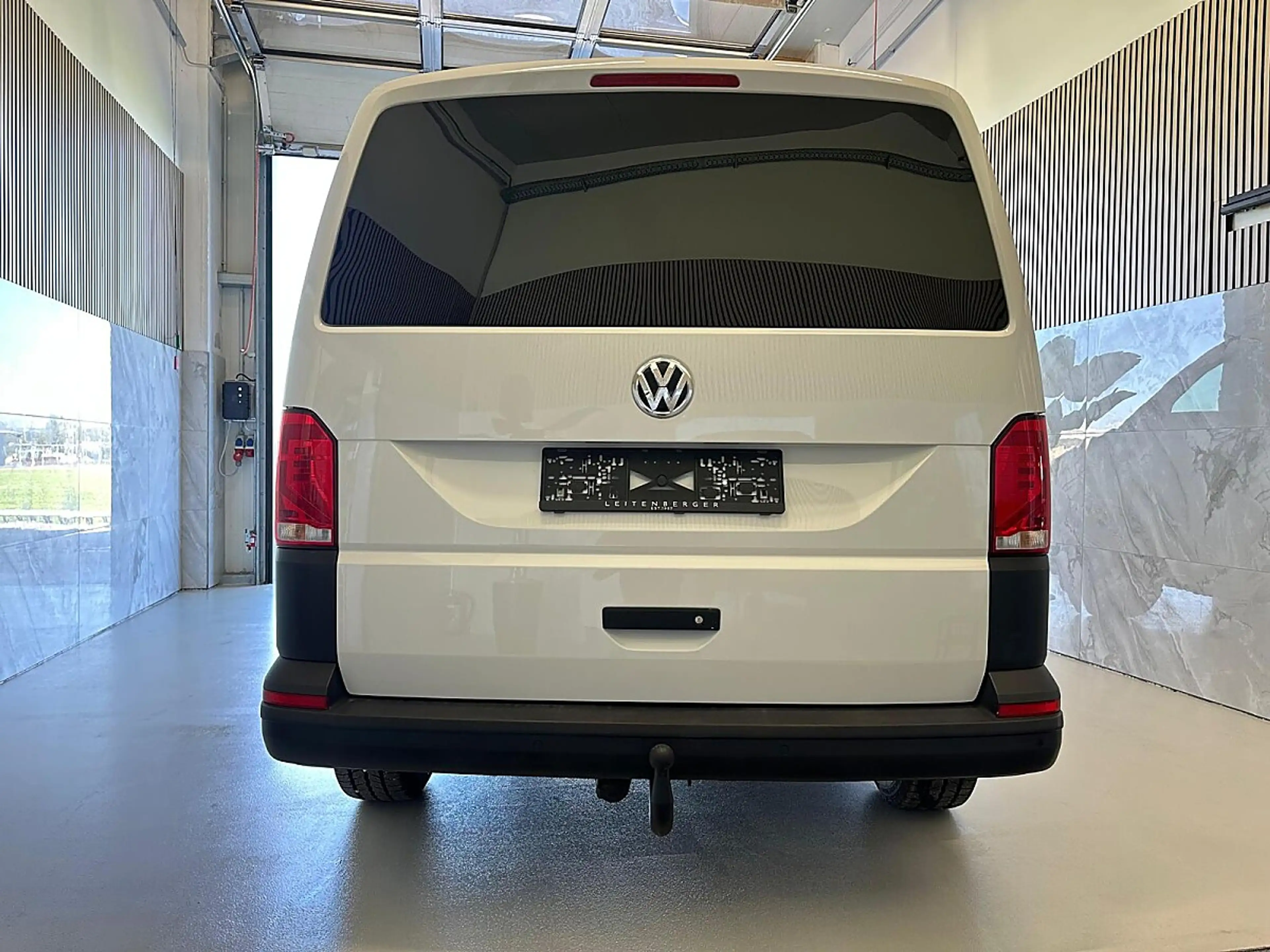 Volkswagen T6.1 Transporter KR HK, Sitzheizung, Tempomat, AHK, Spurhalte, ACC — photo 14