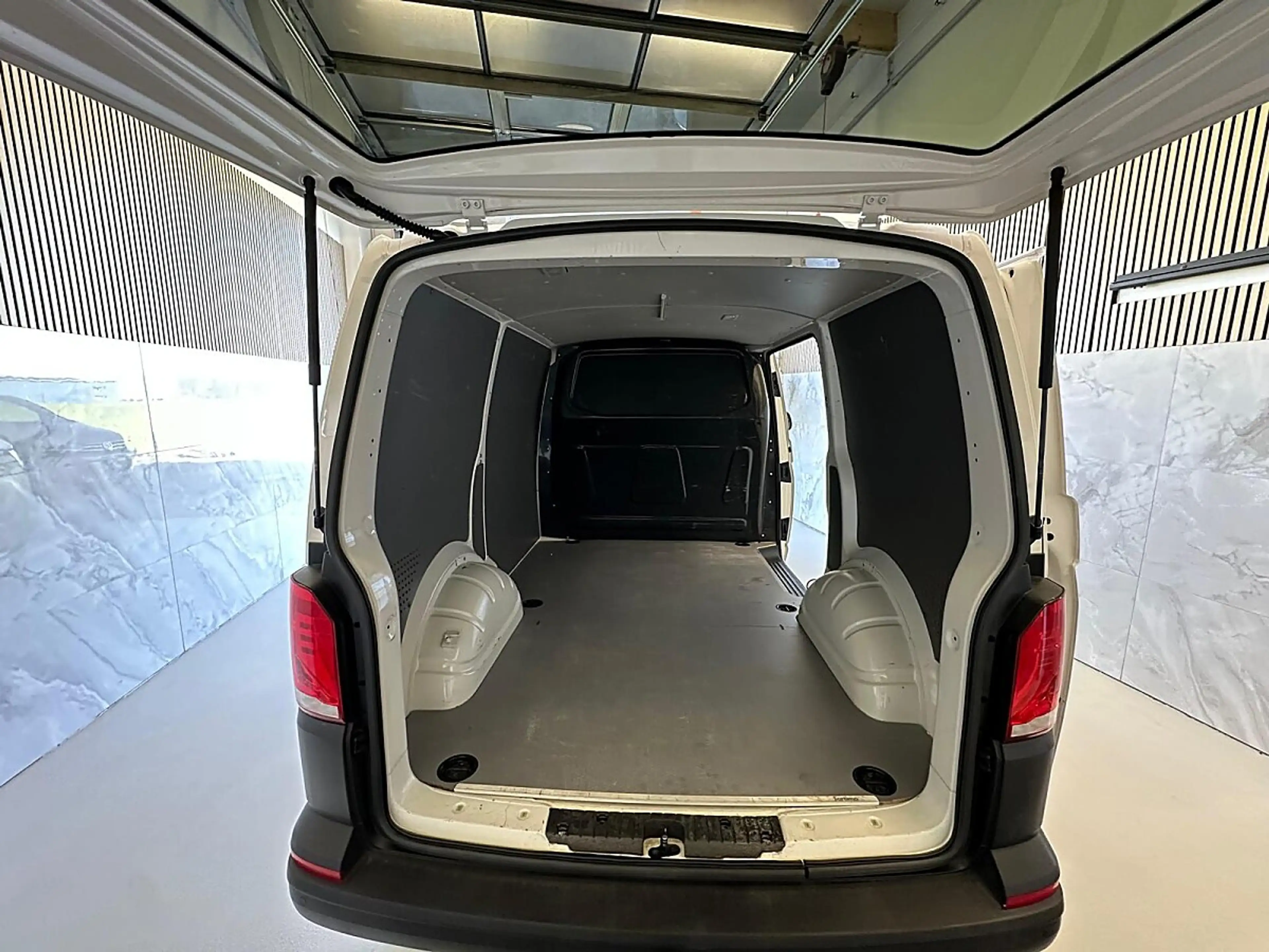 Volkswagen T6.1 Transporter KR HK, Sitzheizung, Tempomat, AHK, Spurhalte, ACC — photo 7