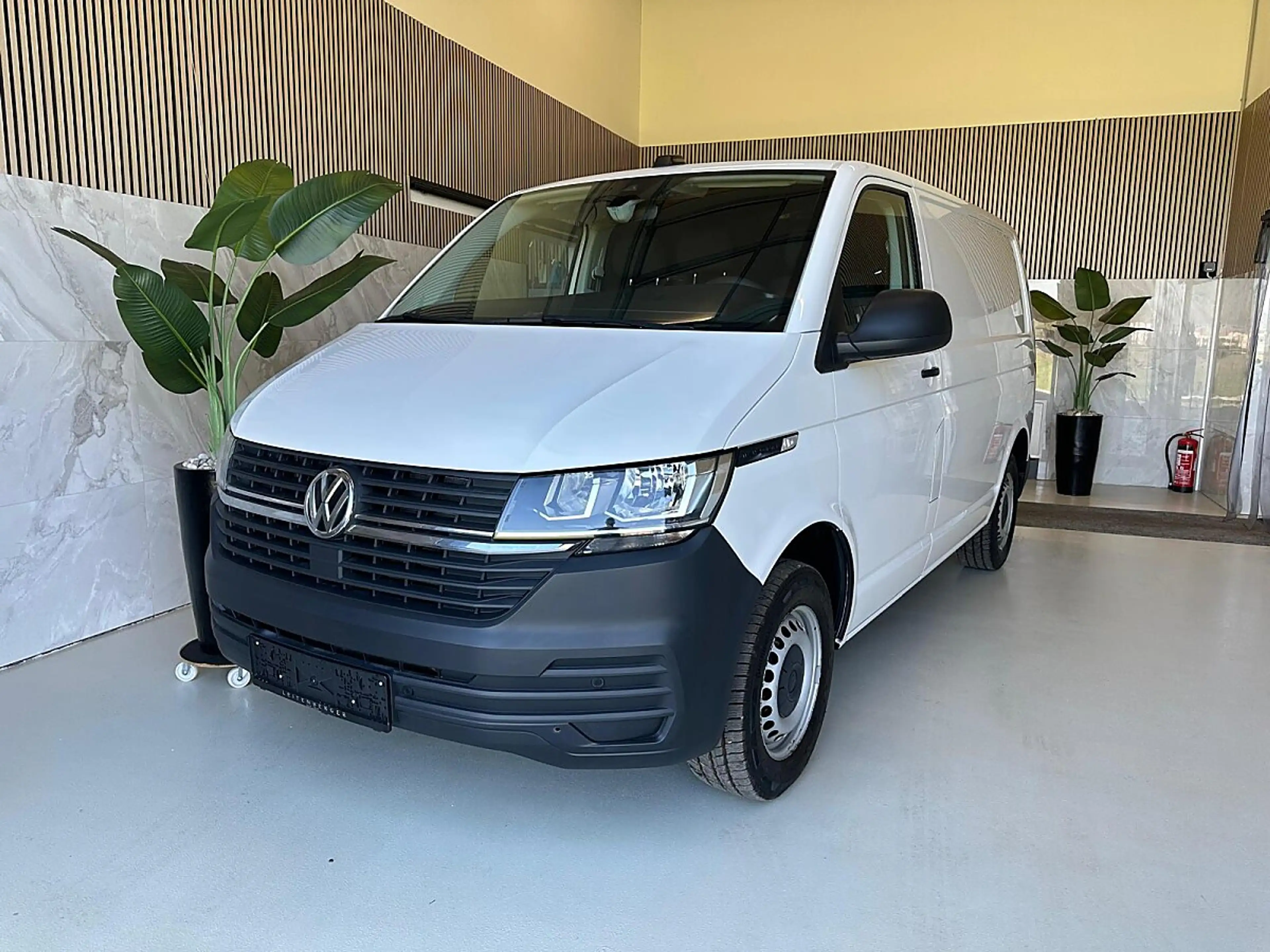 Volkswagen T6.1 Transporter KR HK, Sitzheizung, Tempomat, AHK, Spurhalte, ACC — photo 2