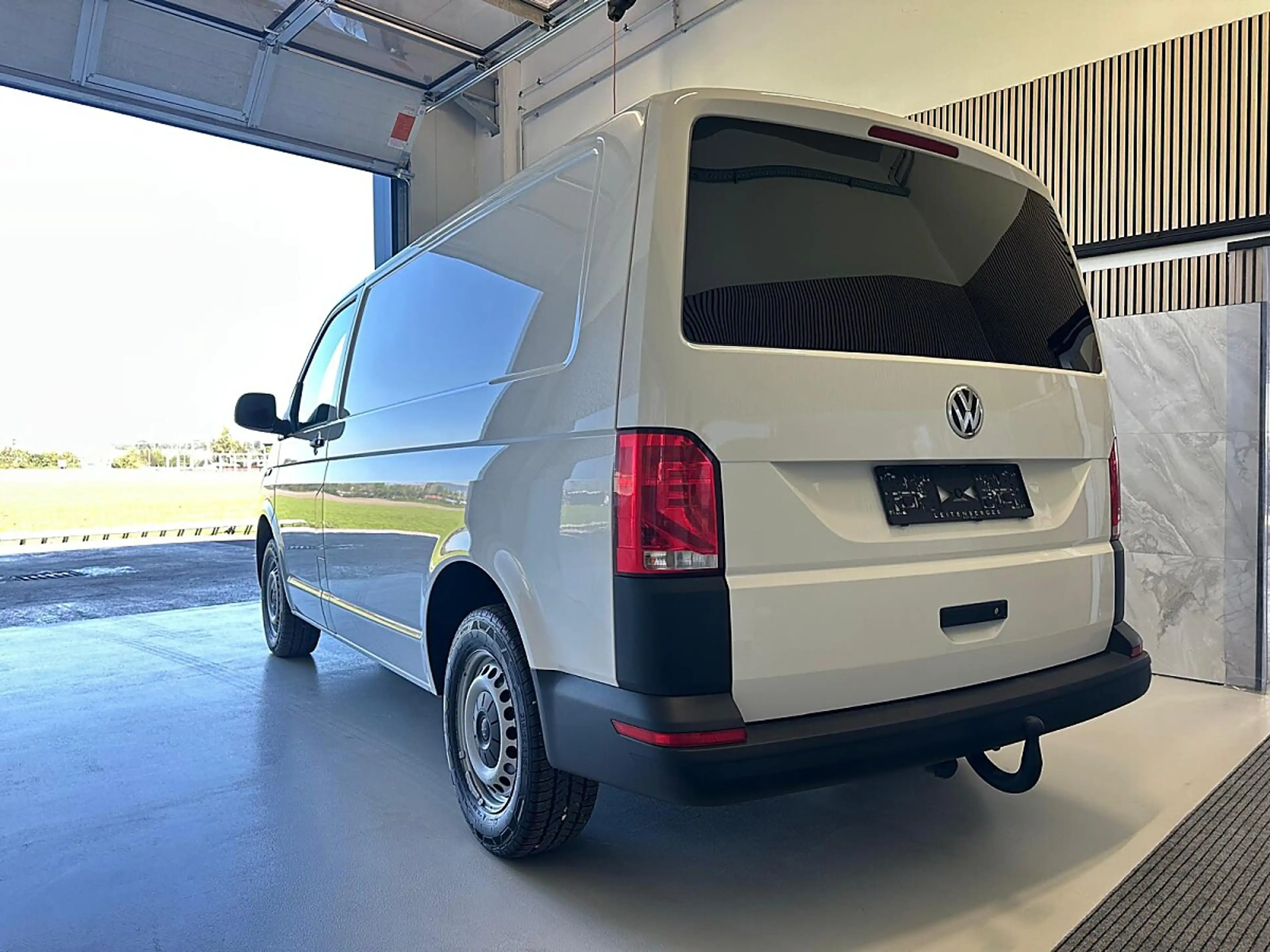 Volkswagen T6.1 Transporter KR HK, Sitzheizung, Tempomat, AHK, Spurhalte, ACC — photo 3