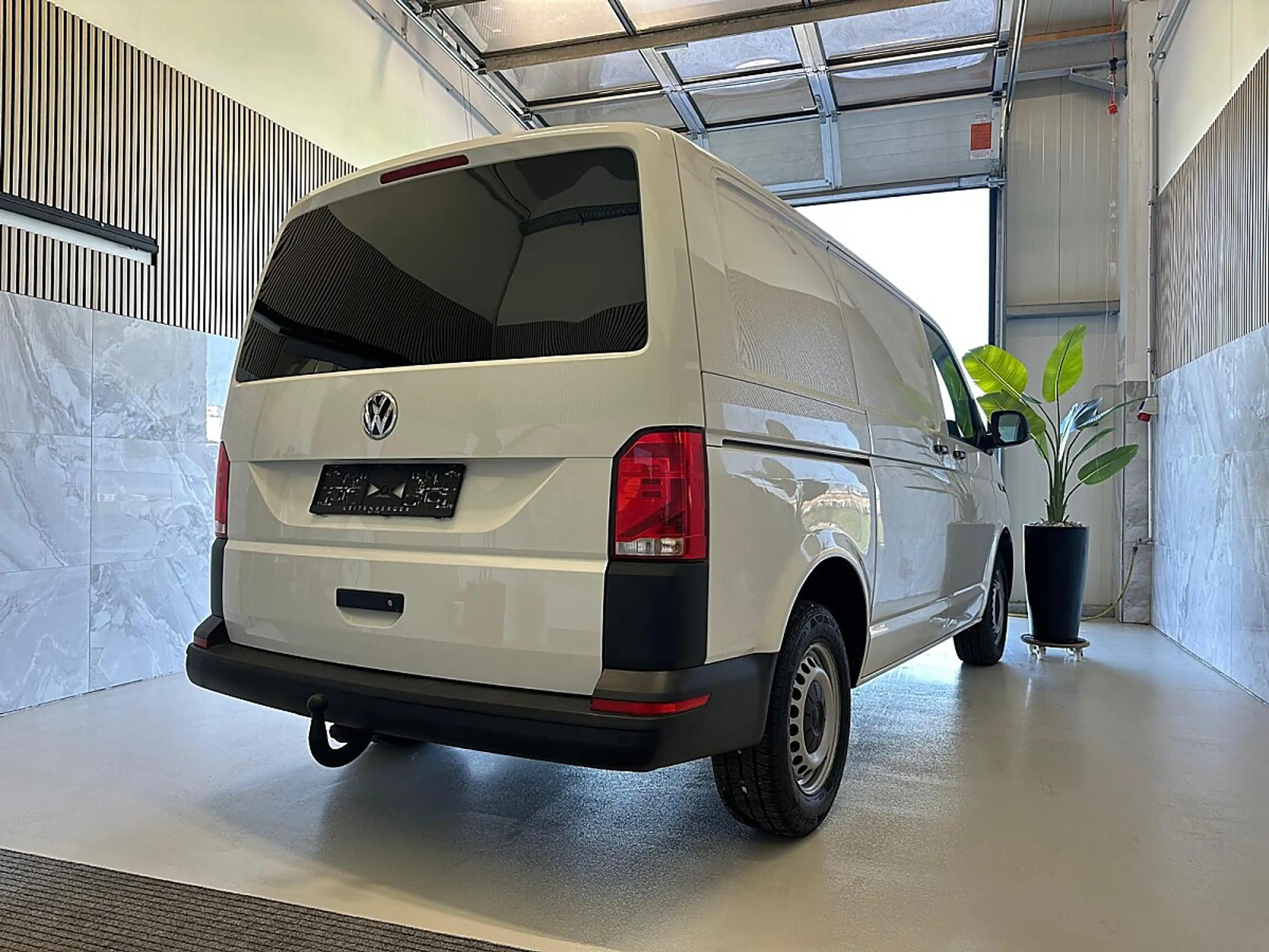 Volkswagen T6.1 Transporter KR HK, Sitzheizung, Tempomat, AHK, Spurhalte, ACC — photo 10