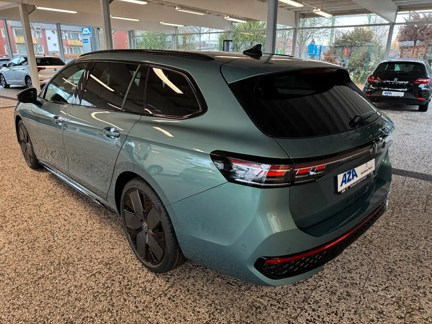 Volkswagen Passat Variant 2.0 TDI 4Motion R-Line*AHK*IQ* Grün - 2