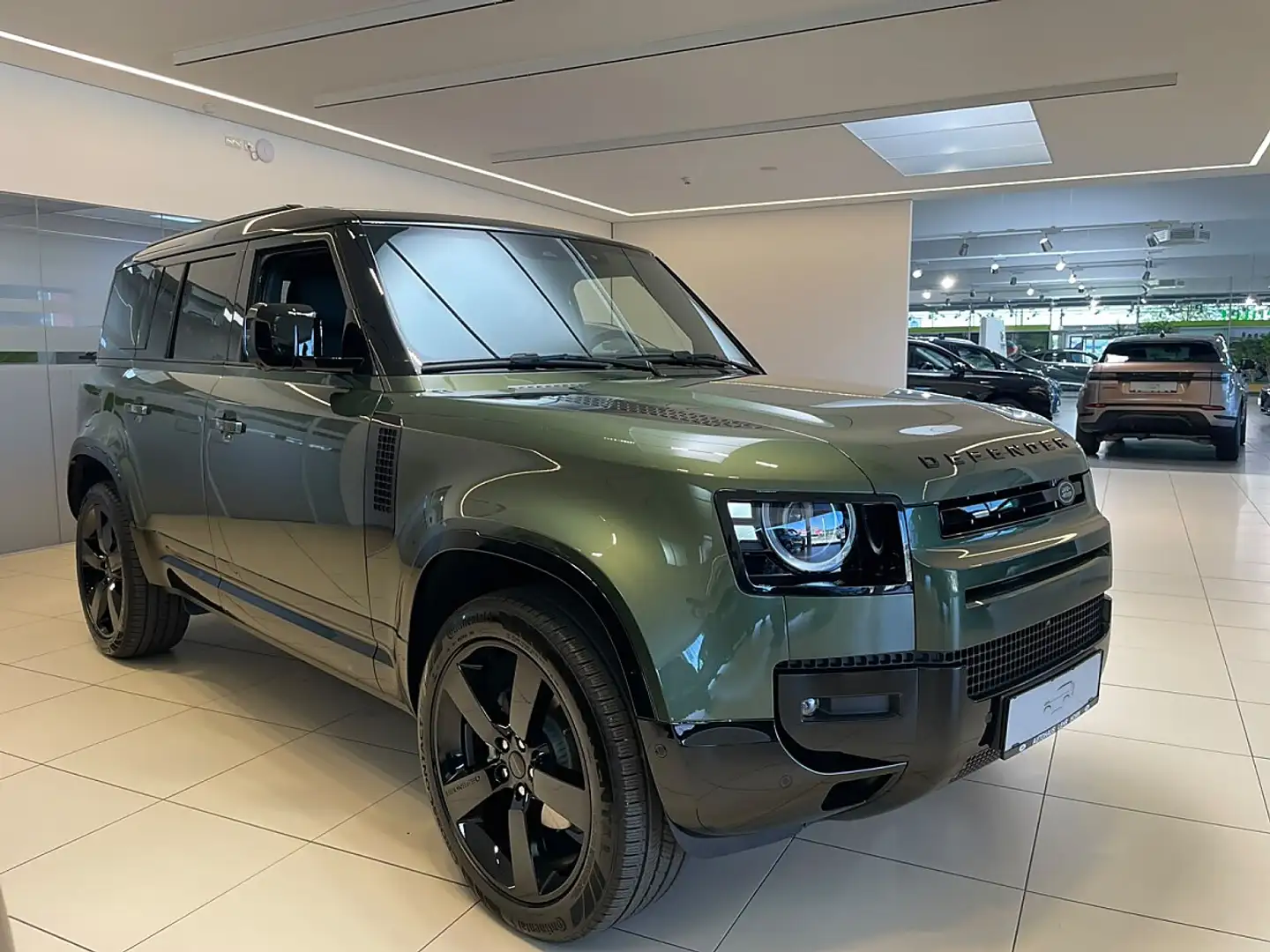 LAND ROVER Defender