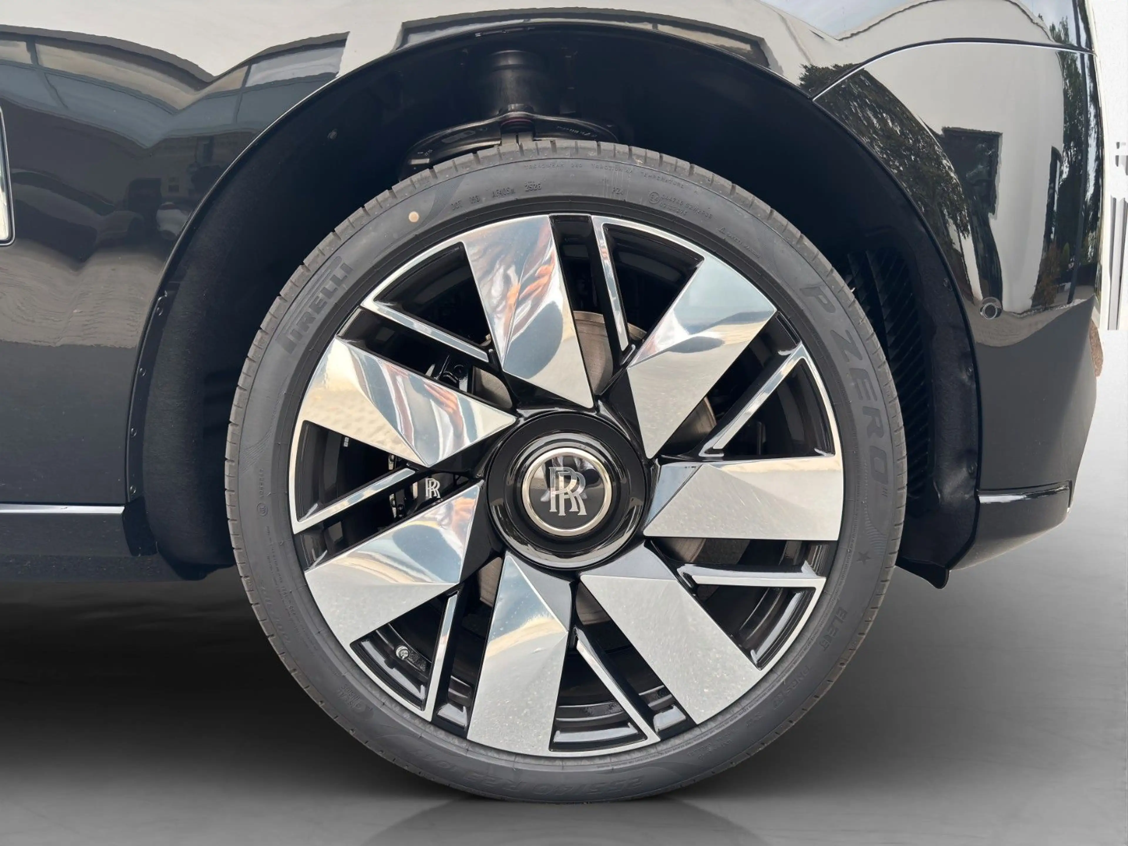 Rolls-Royce Cullinan - — photo 9