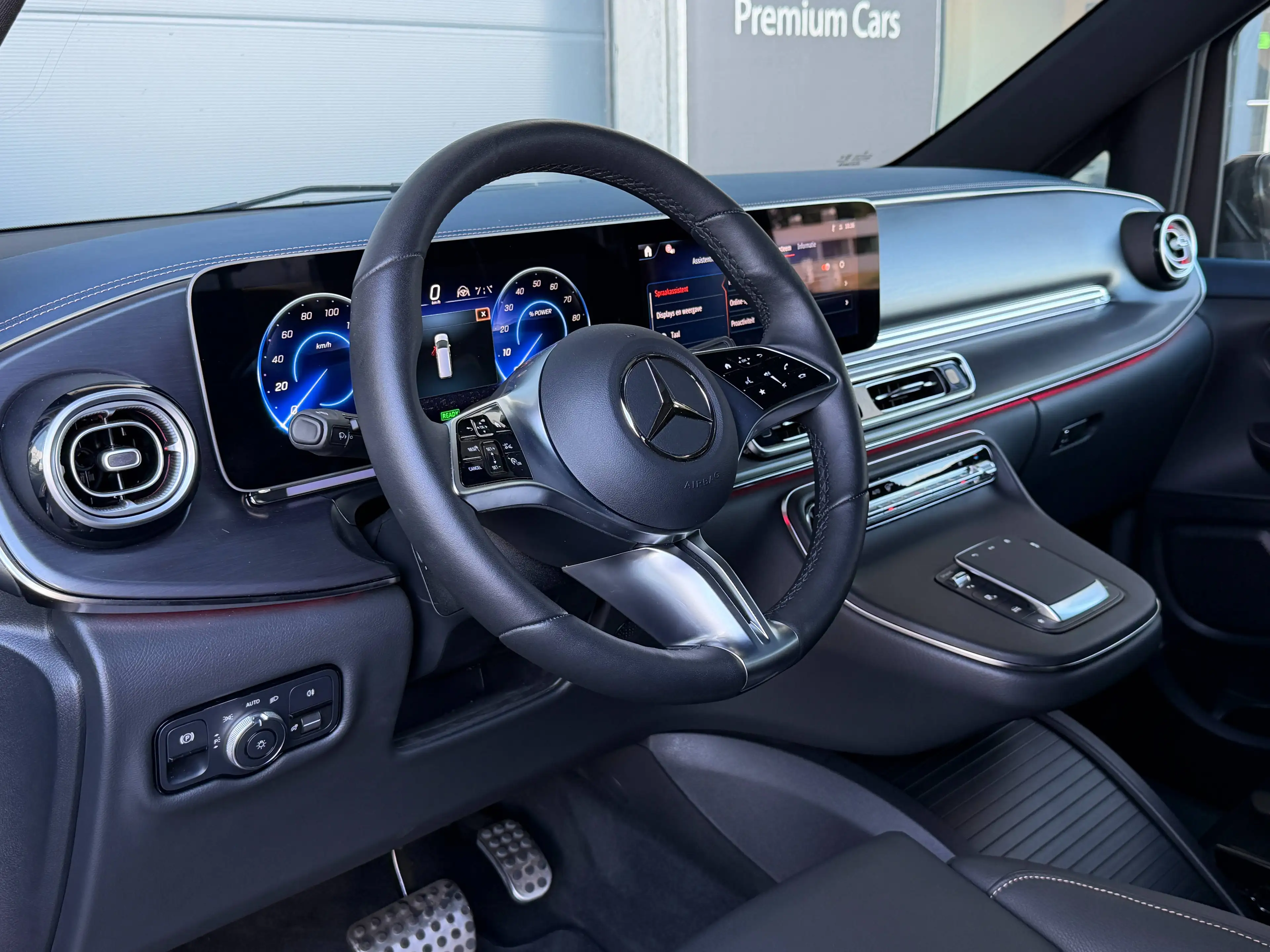 Mercedes-Benz EQV 300 AVANTGARDE AIRMATIC LEDER 360 DISTRONIC 110KW DC — photo 3