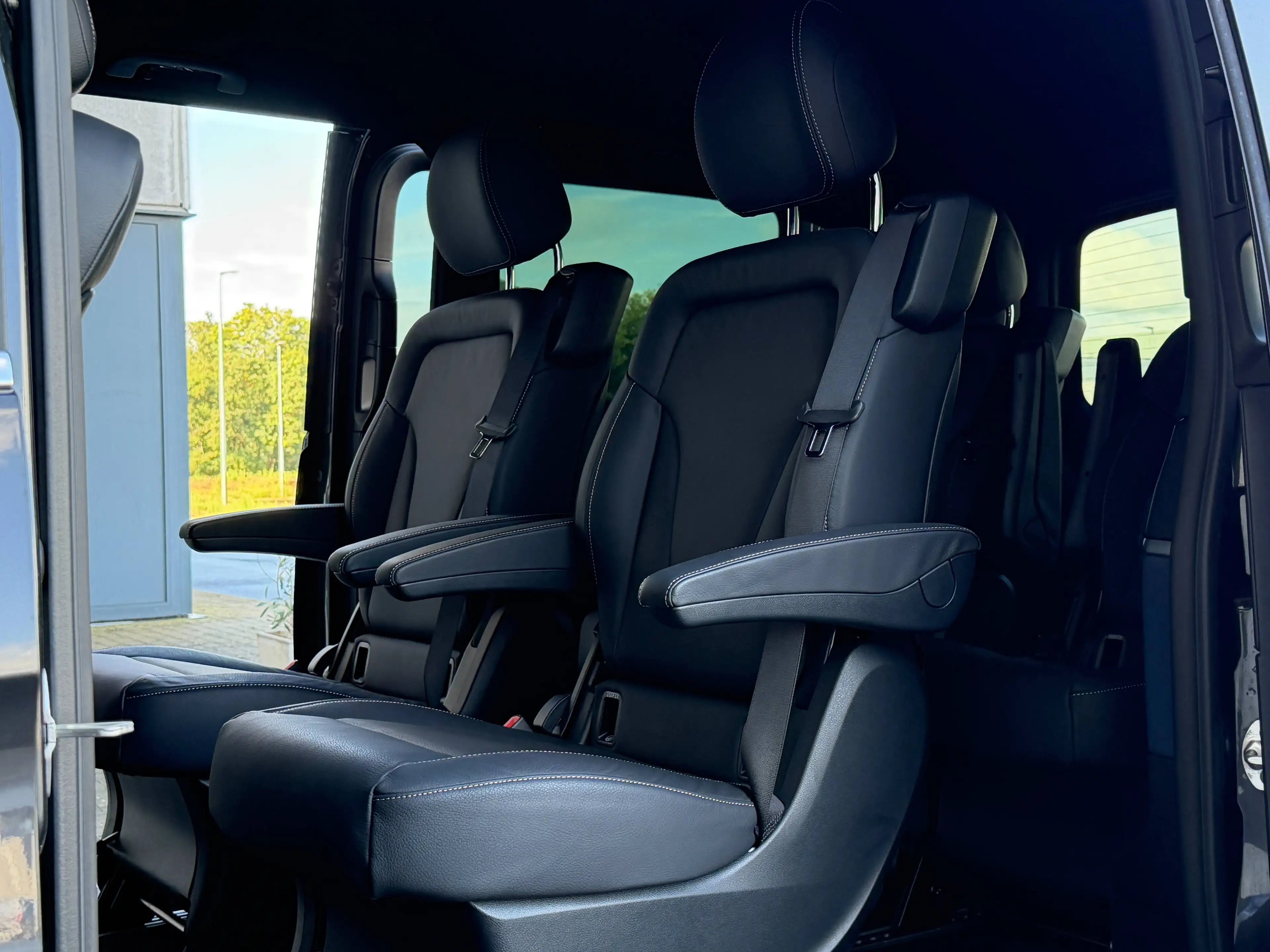Mercedes-Benz EQV 300 AVANTGARDE AIRMATIC LEDER 360 DISTRONIC 110KW DC — photo 7