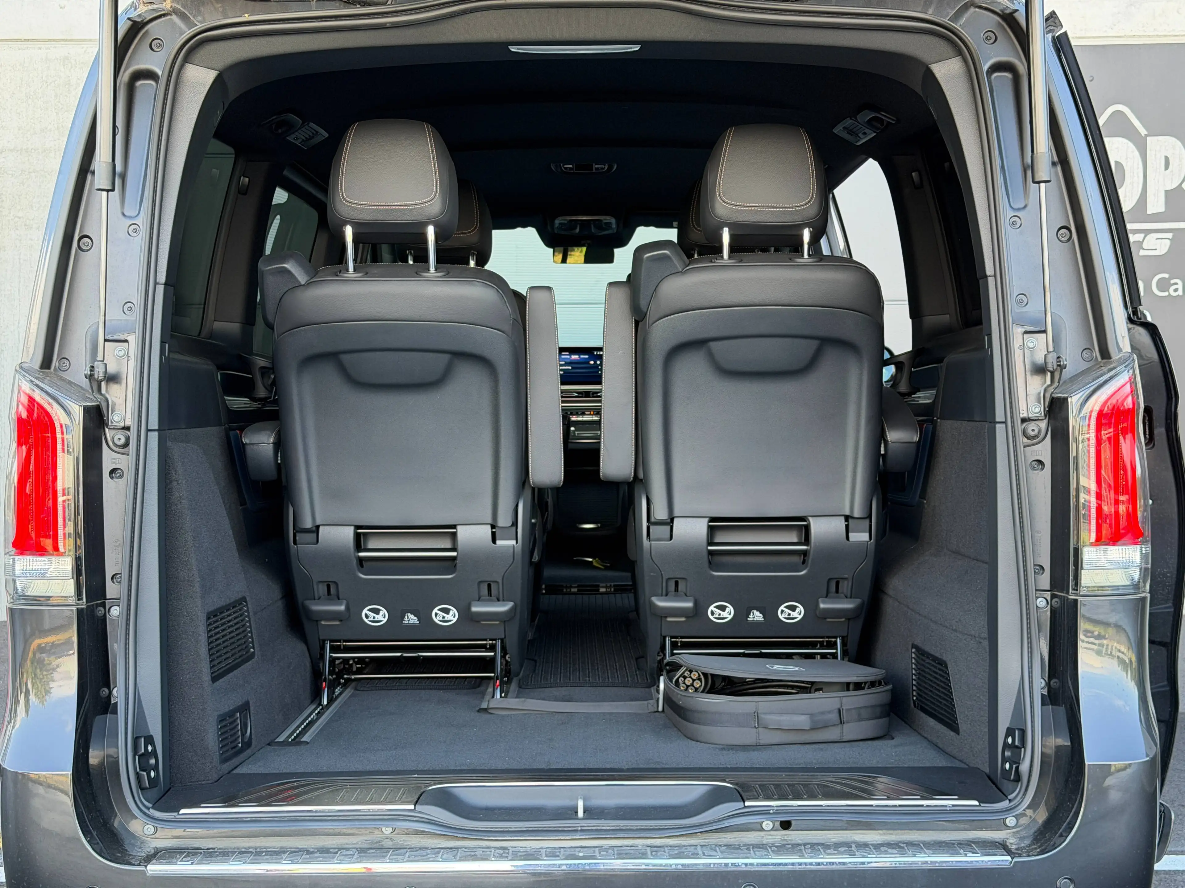 Mercedes-Benz EQV 300 AVANTGARDE AIRMATIC LEDER 360 DISTRONIC 110KW DC — photo 10