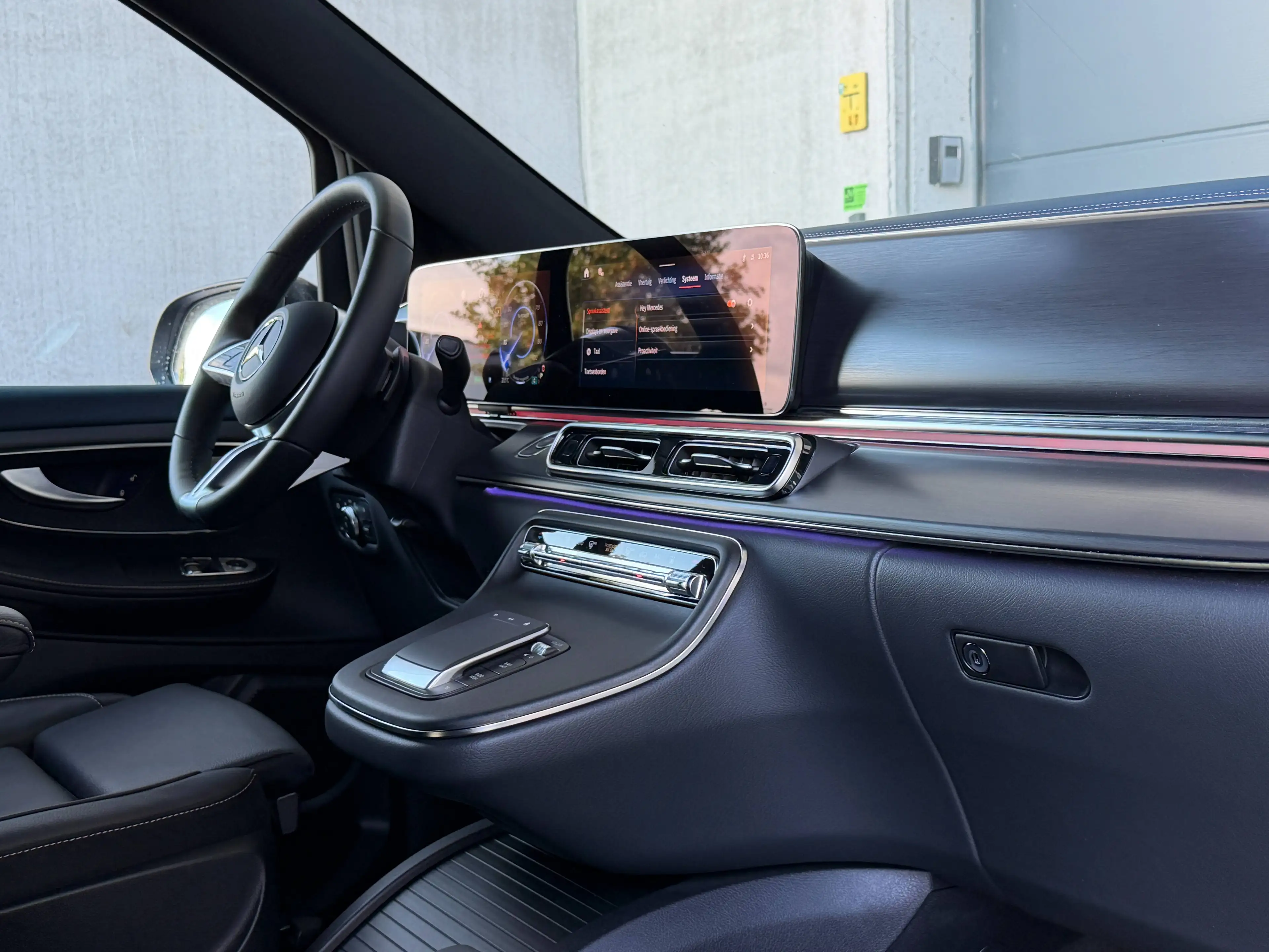 Mercedes-Benz EQV 300 AVANTGARDE AIRMATIC LEDER 360 DISTRONIC 110KW DC — photo 5