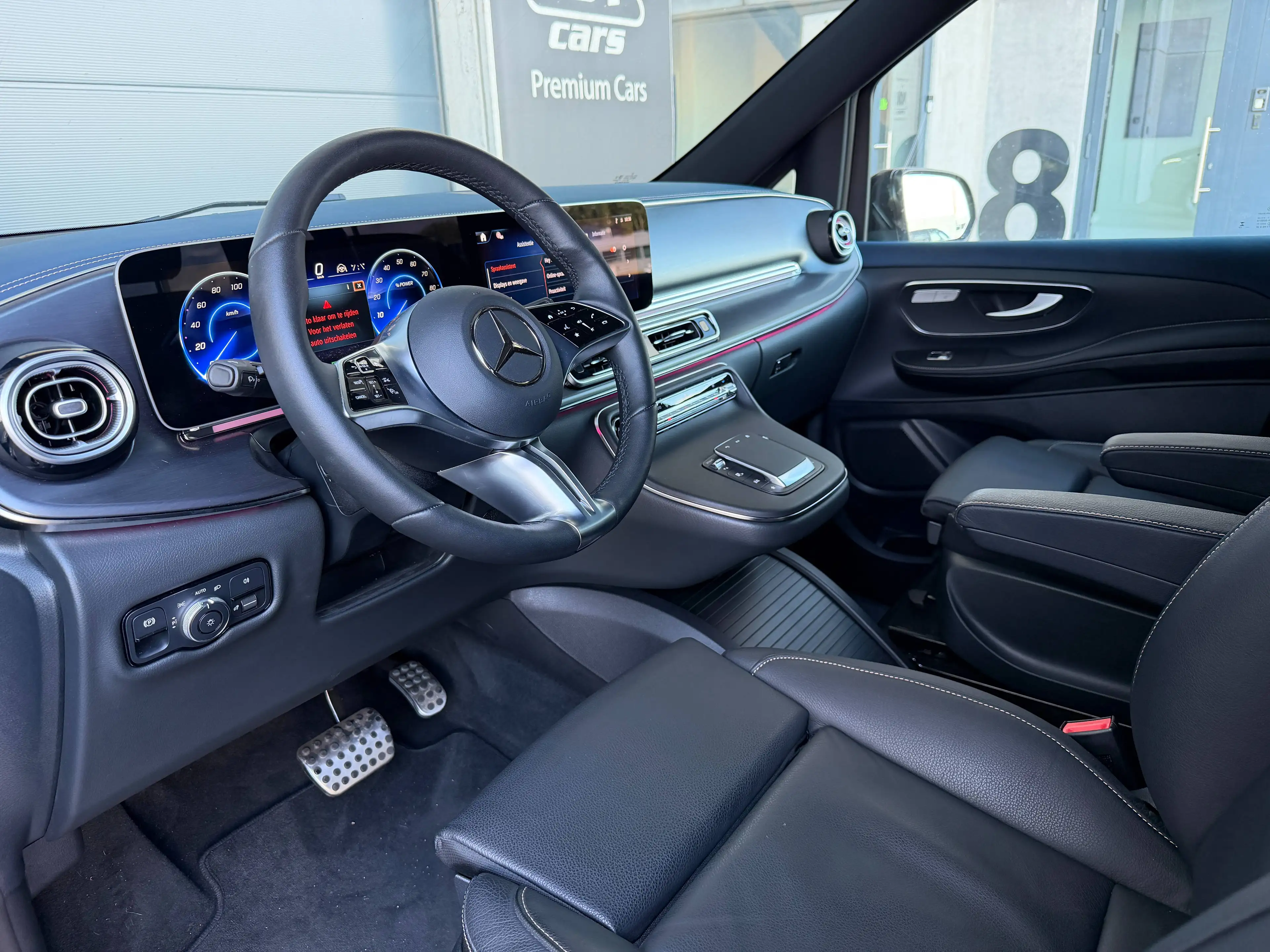 Mercedes-Benz EQV 300 AVANTGARDE AIRMATIC LEDER 360 DISTRONIC 110KW DC — photo 2