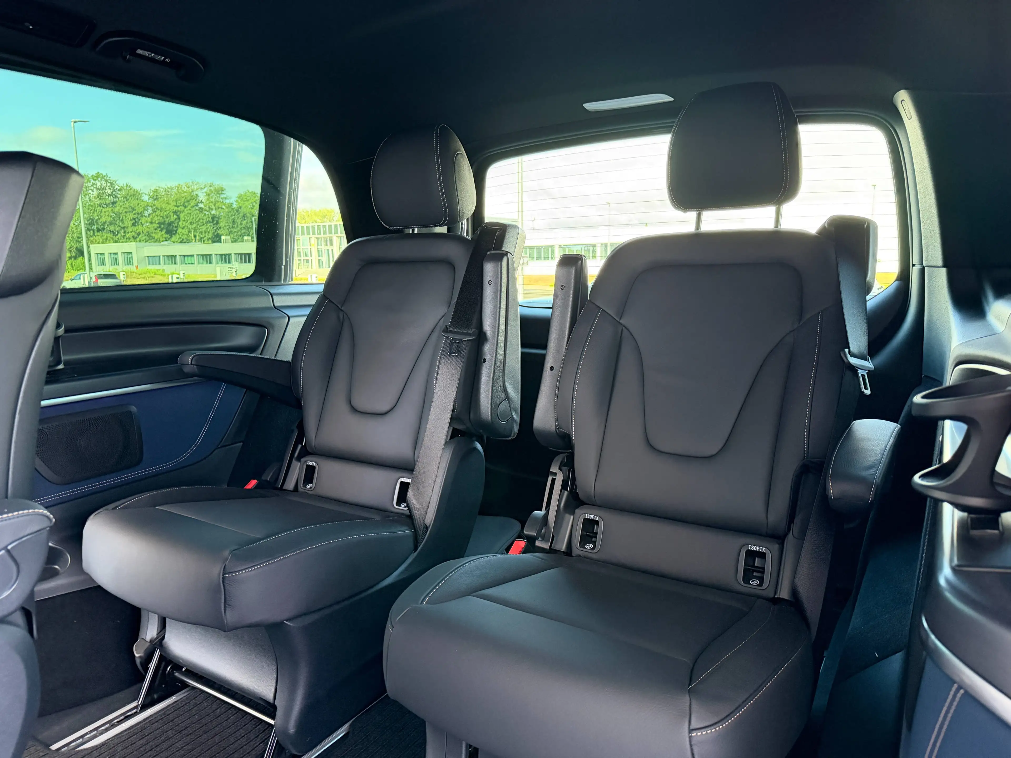 Mercedes-Benz EQV 300 AVANTGARDE AIRMATIC LEDER 360 DISTRONIC 110KW DC — photo 8