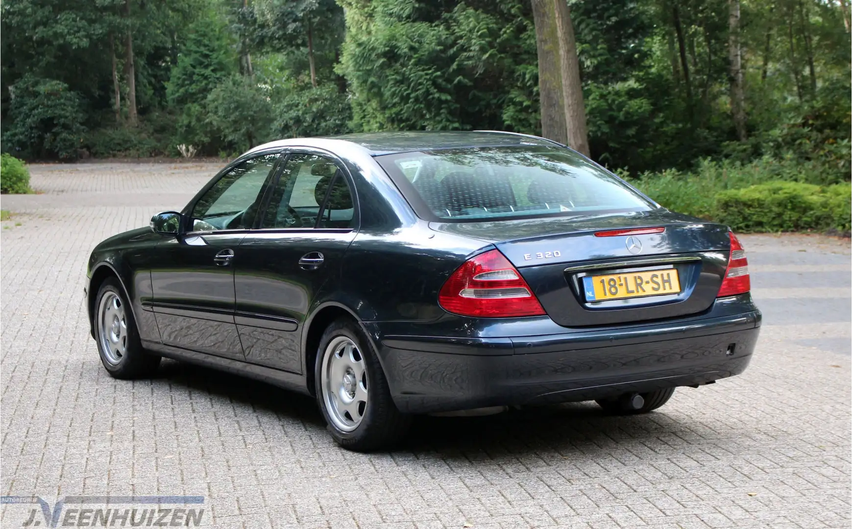 Mercedes-Benz E 320 Avantgarde | 2003 | YOUNGTIMER | AUTOMAAT | Zwart - 2