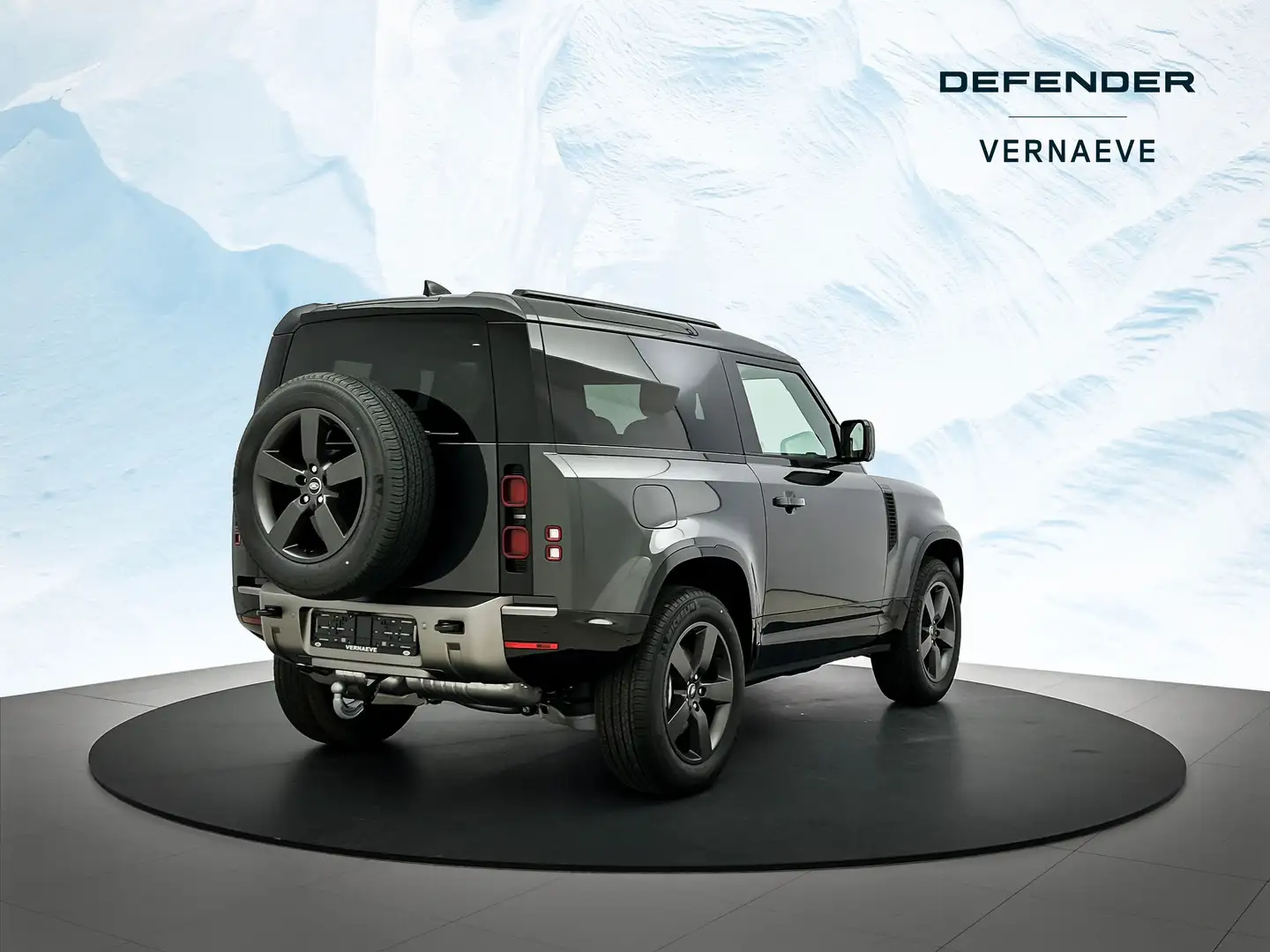 Land Rover Defender 90 D300 X-Dynamic HSE AWD Auto siva - 2