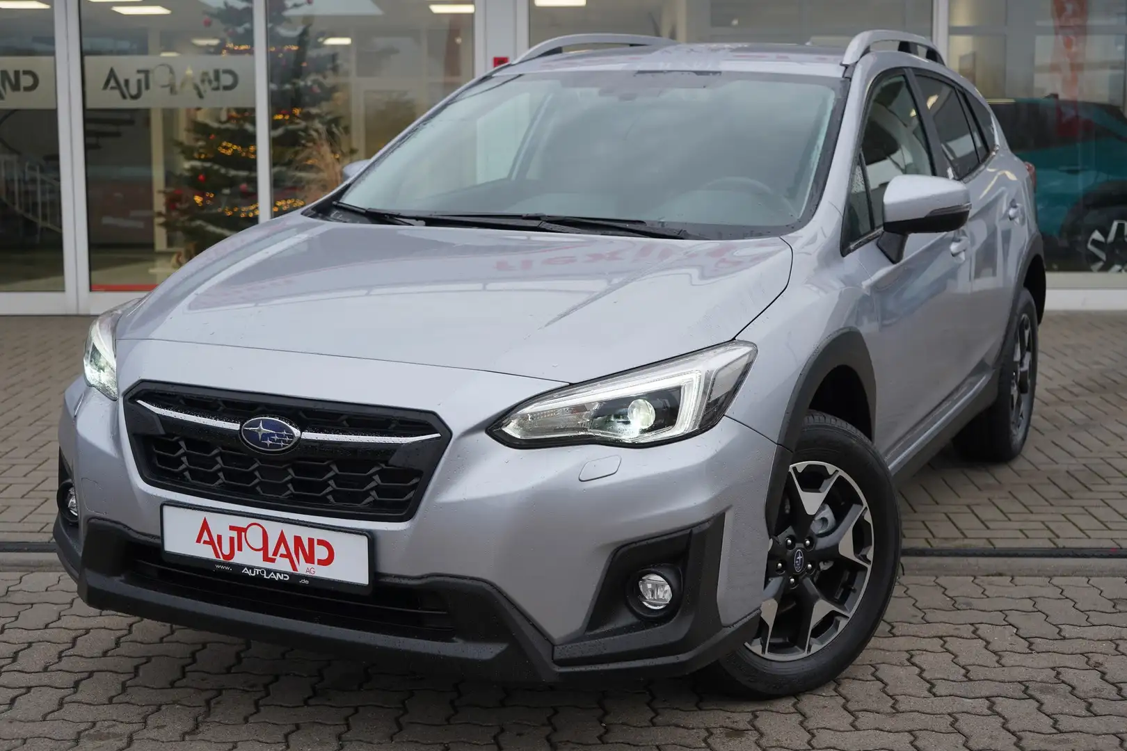 Subaru XV 1.6 Comfort 4WD Aut. LED Navi ACC Kamera AHK Srebrny - 2