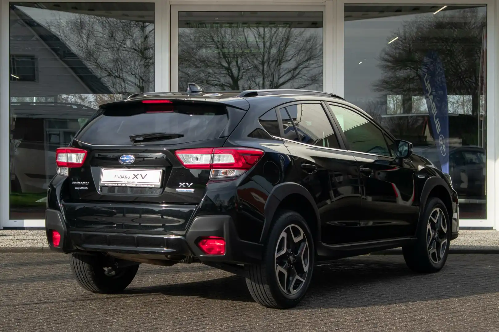 Subaru XV 2.0 CVT e-BOXER Premium | Eyesight | Navigatie | L Zwart - 2