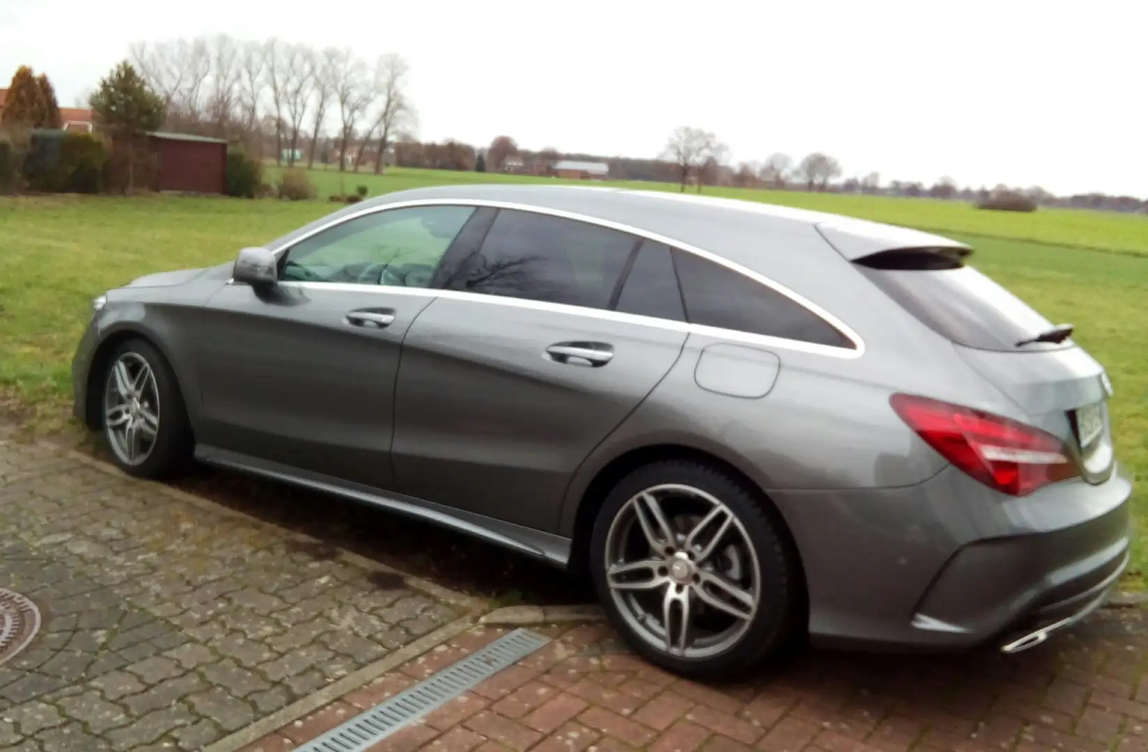 Mercedes-Benz CLA 180 SB AMG, Pano, top -preisreduziert, nur noch kurz! Grau - 2
