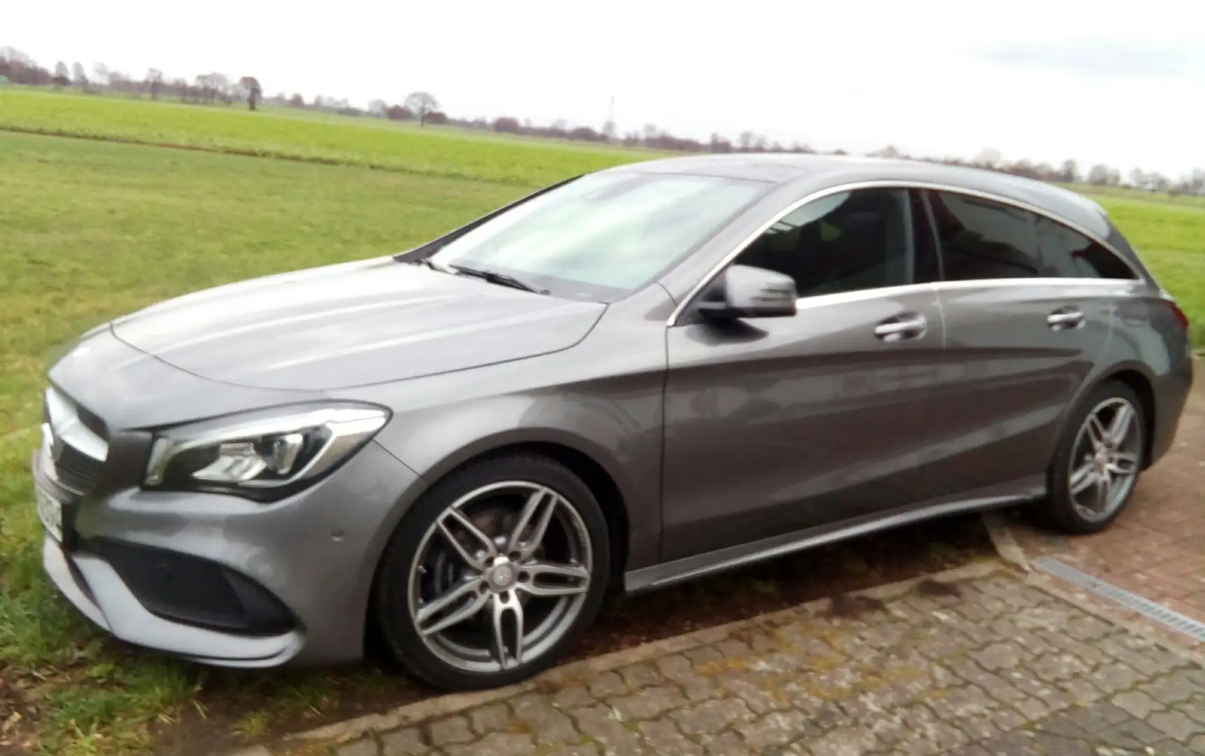 Mercedes-Benz CLA 180 SB AMG, Pano, top -preisreduziert, nur noch kurz! Grau - 1