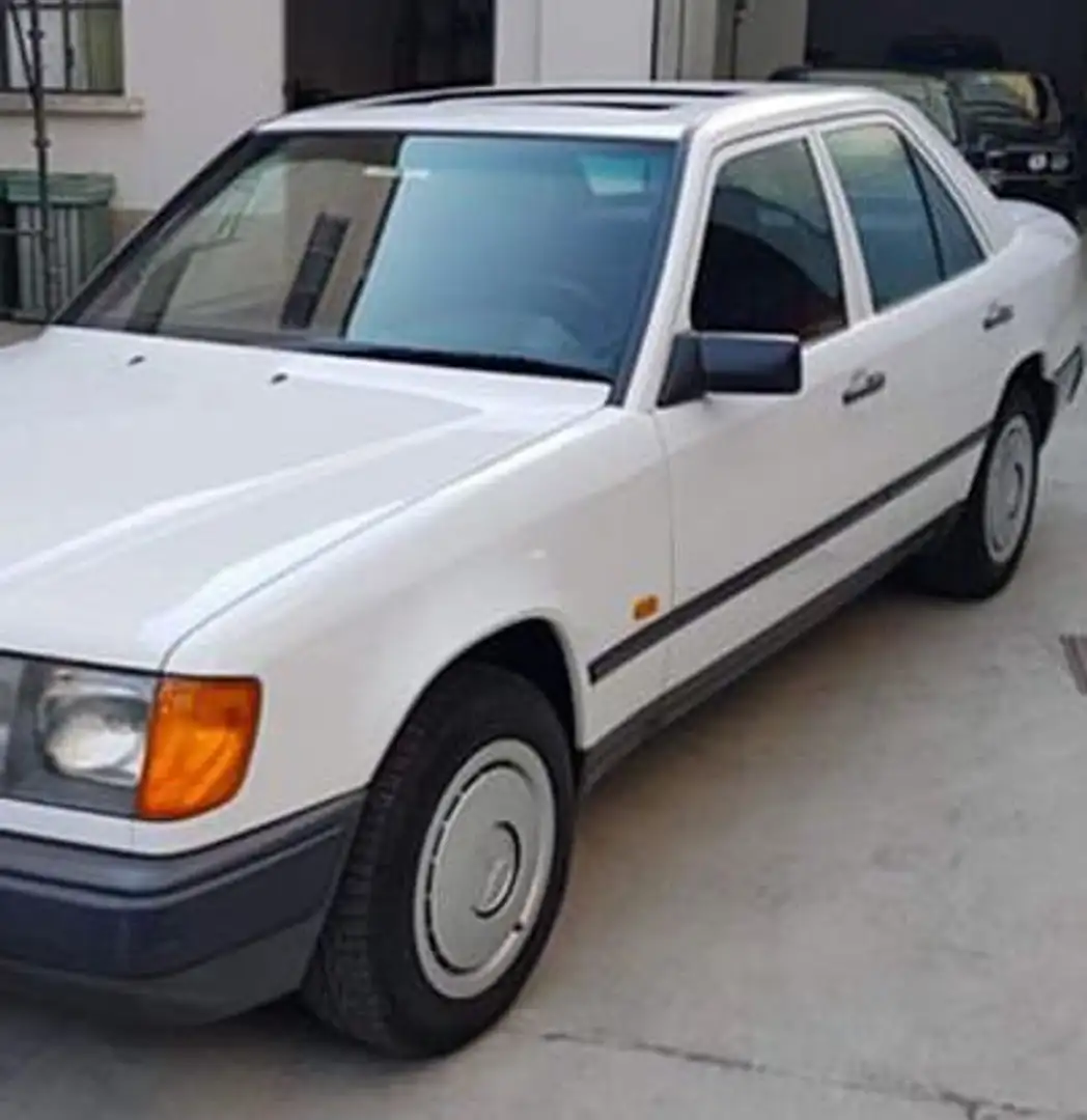 Mercedes-Benz 200 di serie - 1