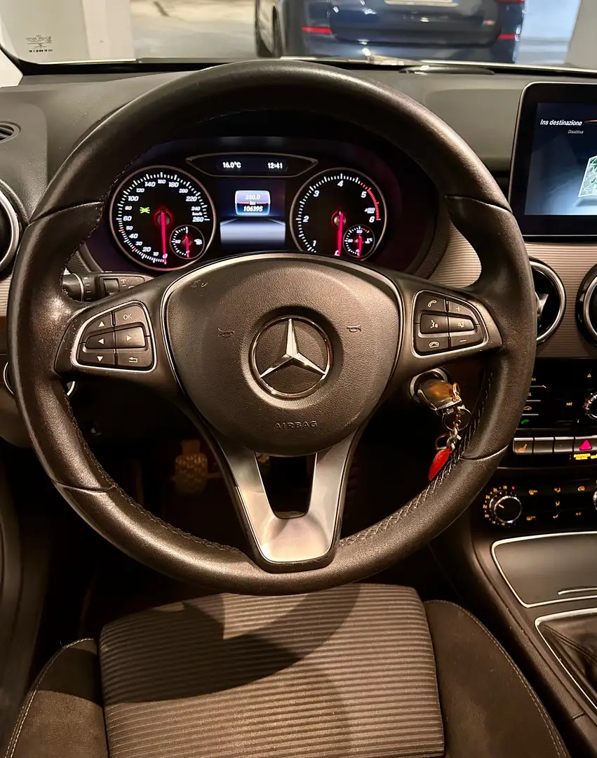 Mercedes-Benz 180 classe B 180 executive Srebrny - 1