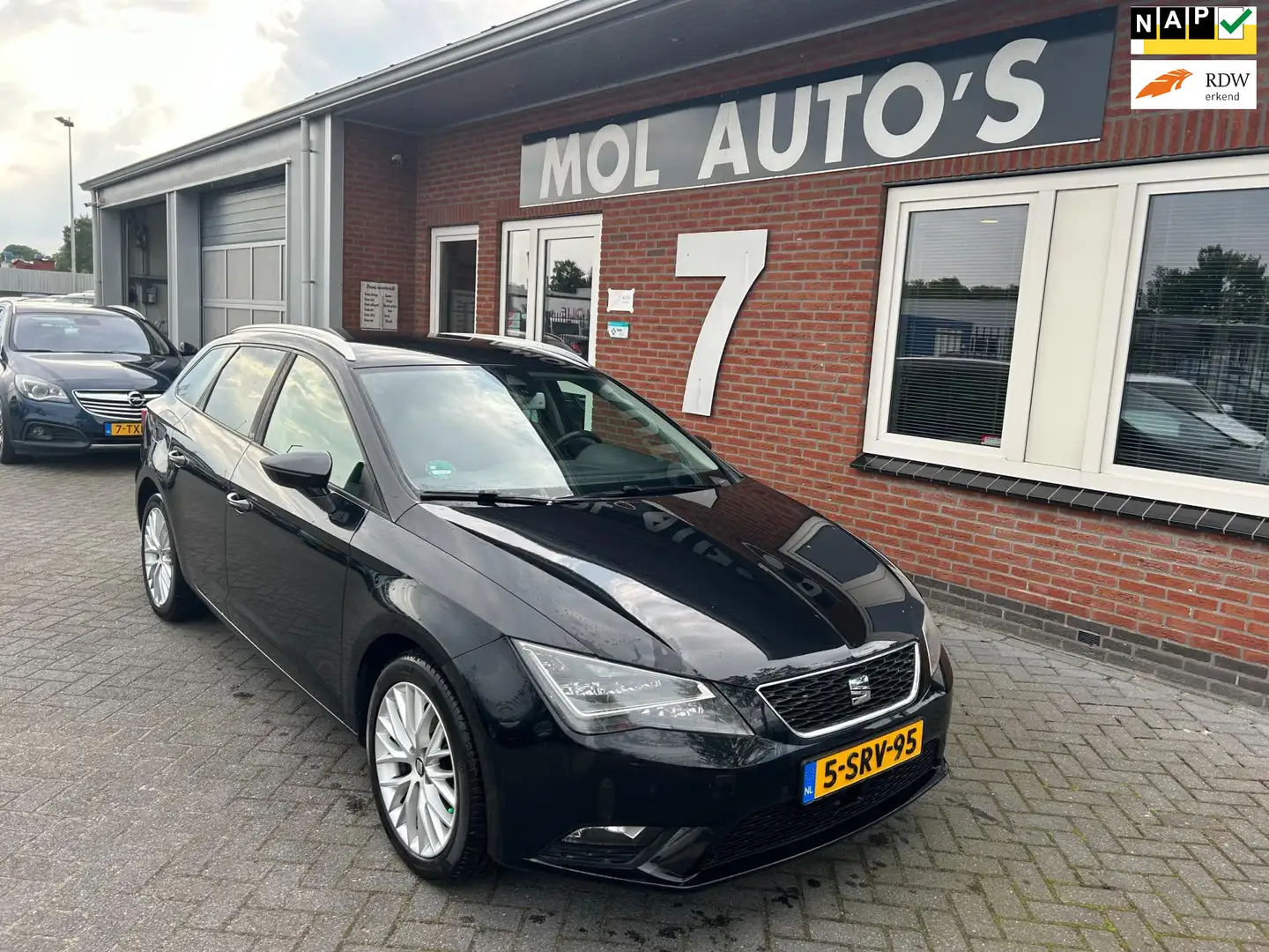 SEAT Leon ST Sport 1.2 TSI , Automaat . Navi , APK 10-25 Nero - 1