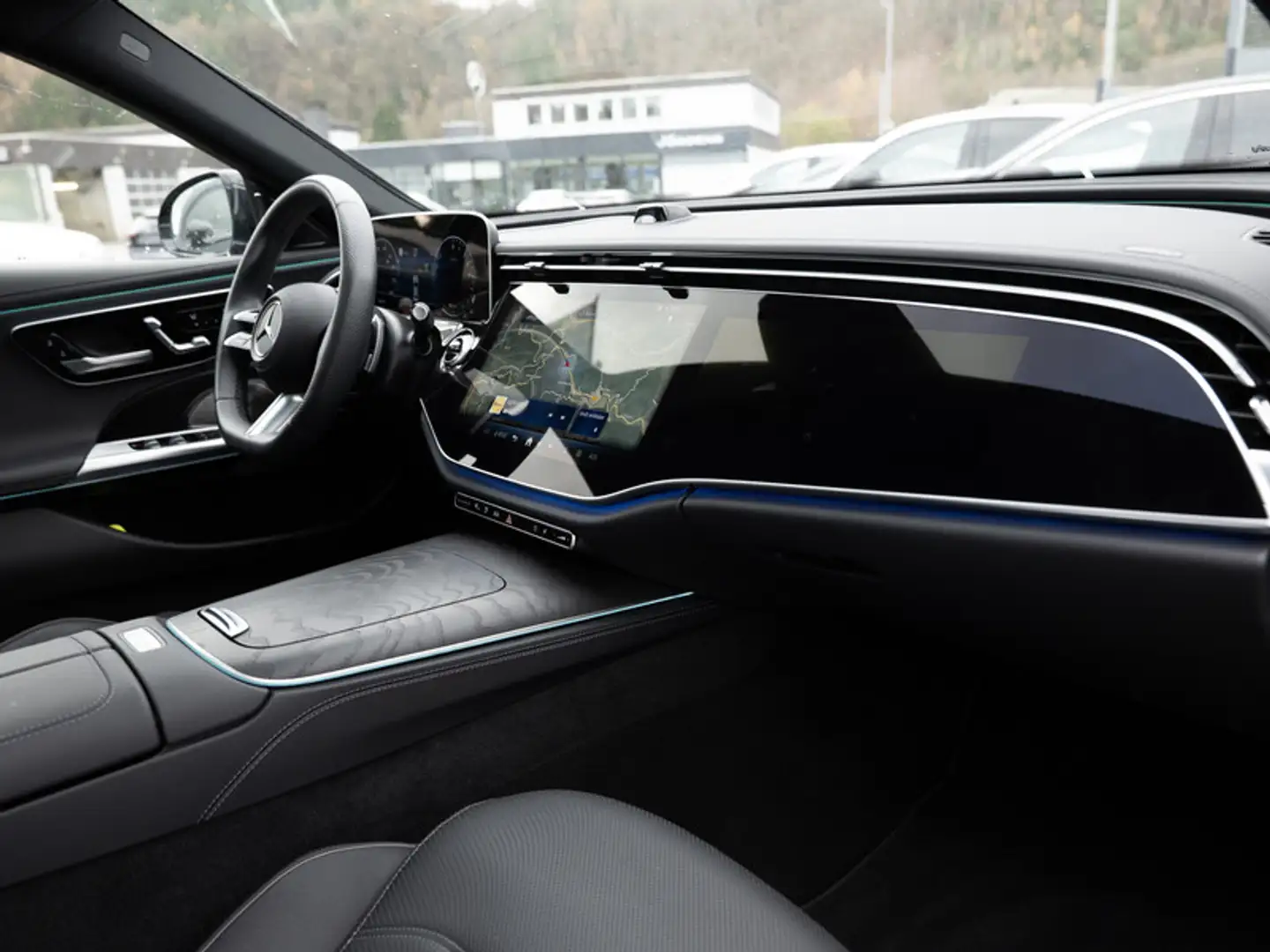 Mercedes-Benz E 300 de AMG-Sport/Technik/Super/Pano/Burm/Leder Schwarz - 2