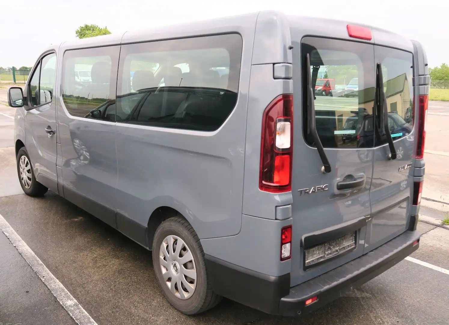 Renault Trafic 2.0 dCi Automatik / 8-Sitze / 1. Hand Grau - 1