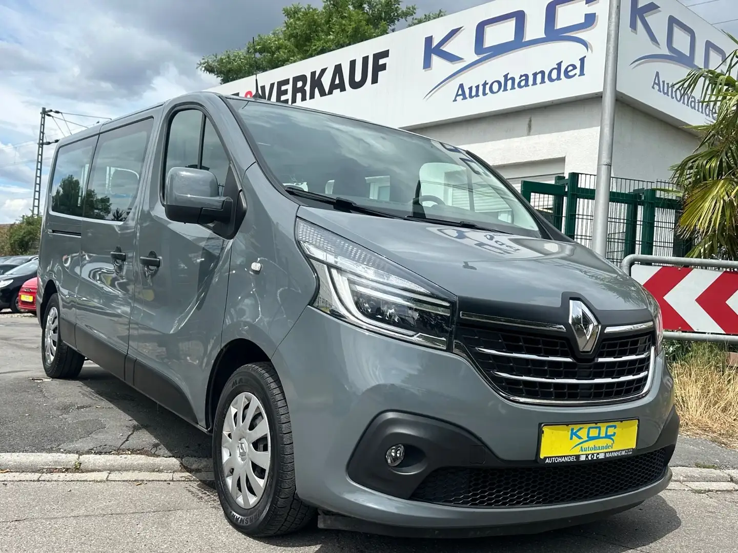 Renault Trafic 2.0 dCi Automatik 8-Sitze L2H1 / 1. Hand Grau - 1
