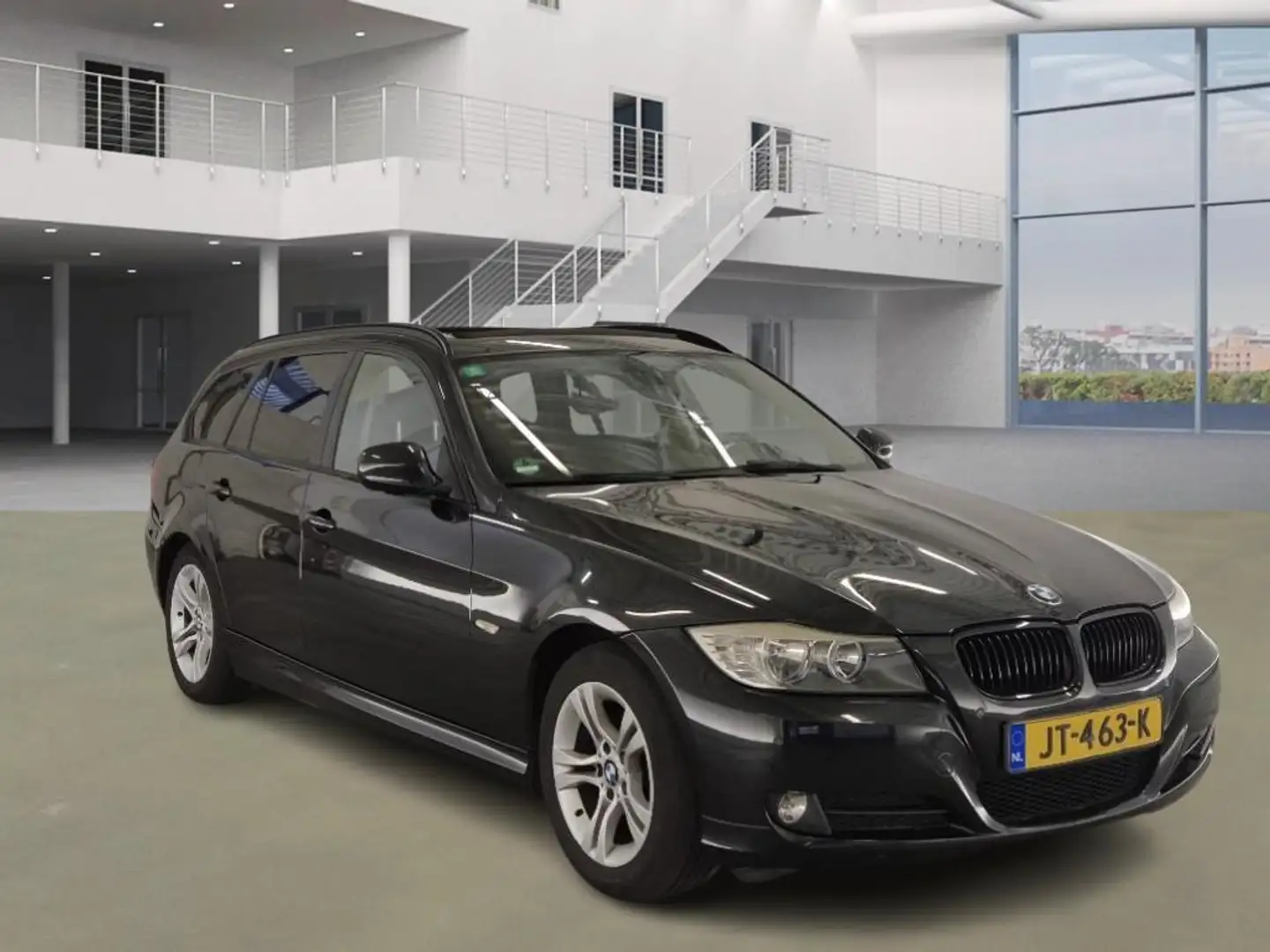 BMW 320 3-serie Touring 320i High Executive/bj2010/pano/au Zwart - 2