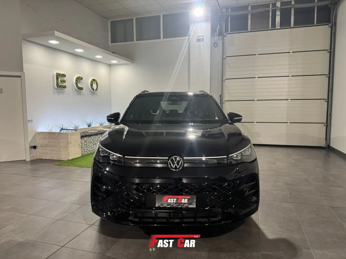 Volkswagen Tiguan Tiguan 2.0 TDI 150 CV DSG R-Line Plus Zwart - 2