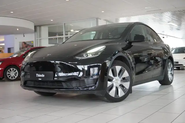 Tesla Model Y view 4