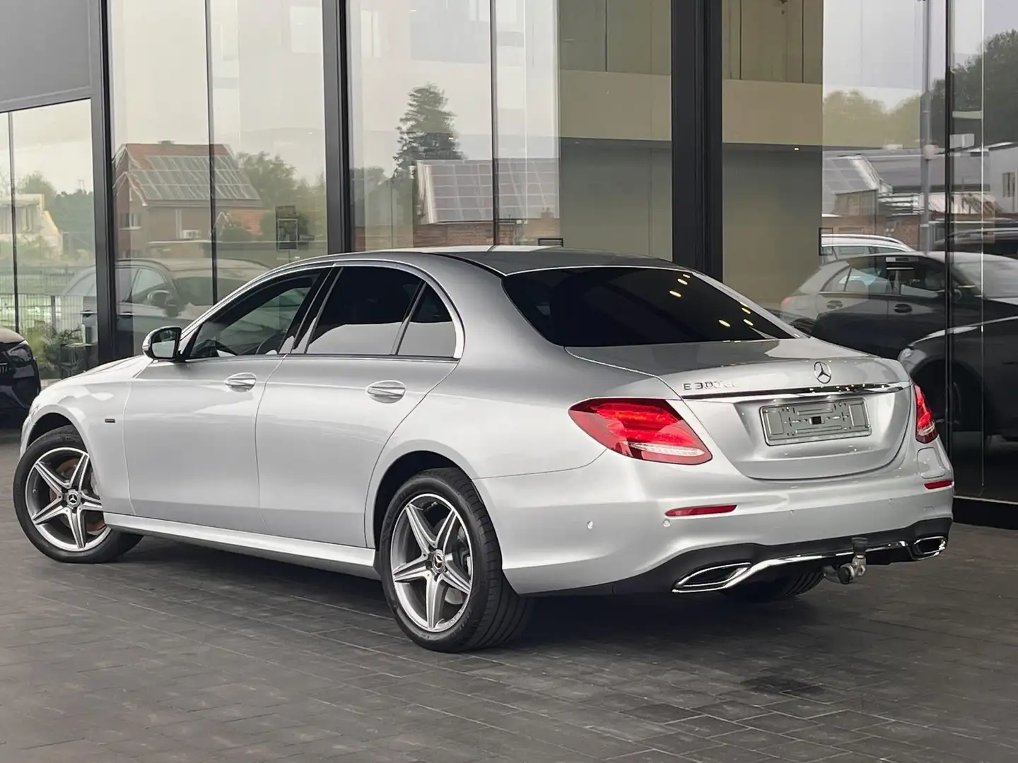 Mercedes-Benz E 300 de Business Solution AMG Zilver - 2