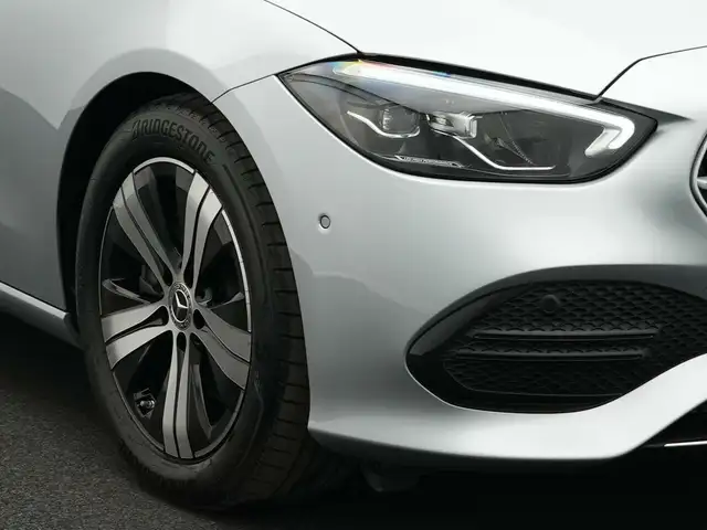 Mercedes-Benz C-Class view 9