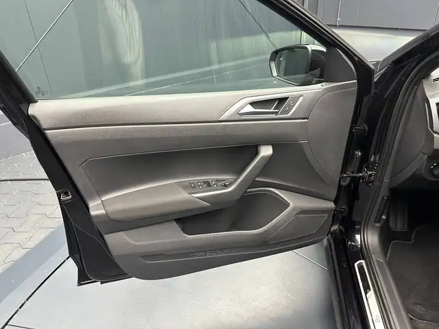 Volkswagen Polo view 14