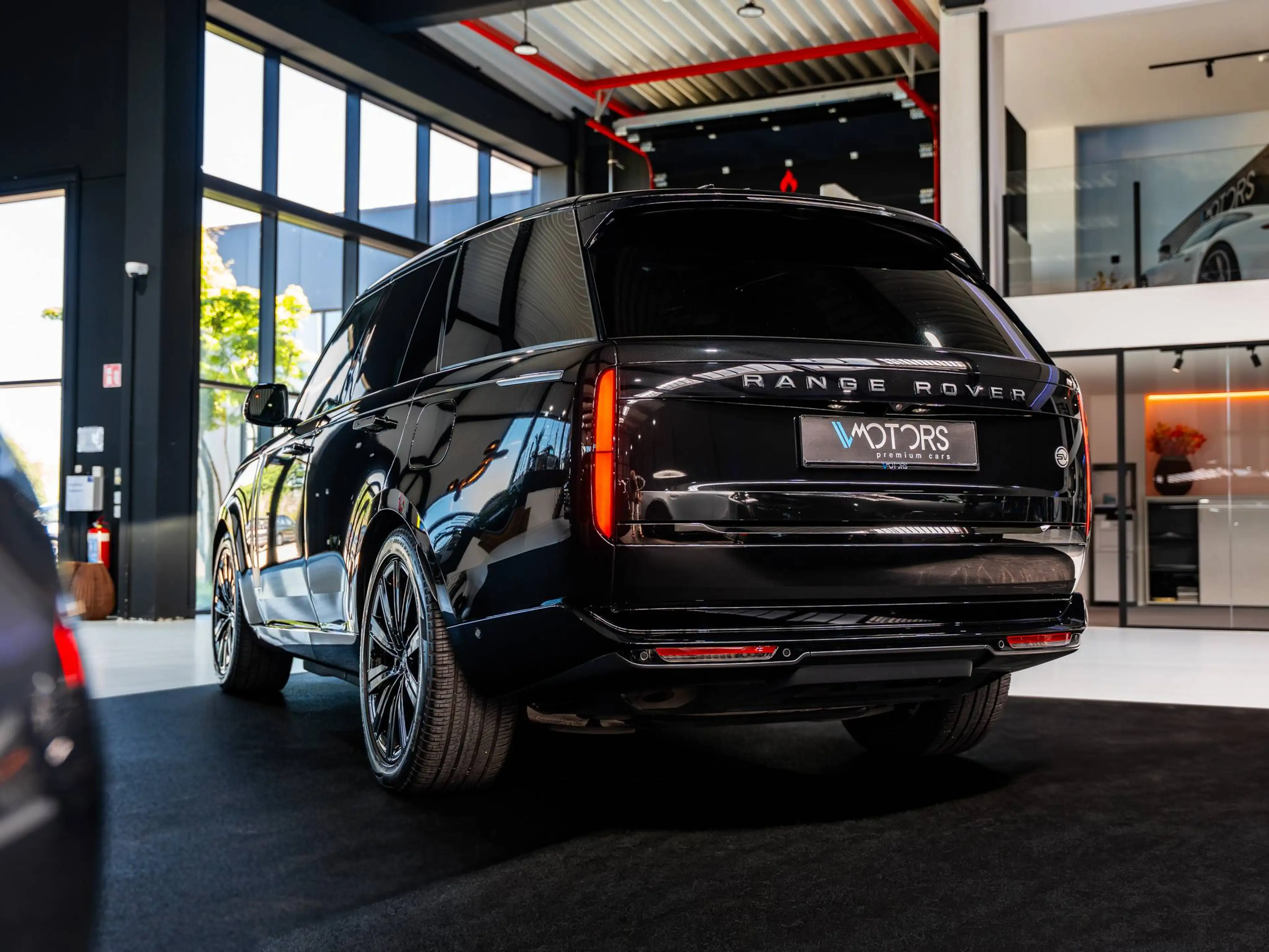 Land Rover Range Rover SV P510e - SV Intrepid - Executive Rear - Massage - Meridian 2500W - HUD - Panodak - 360° Camera — photo 4