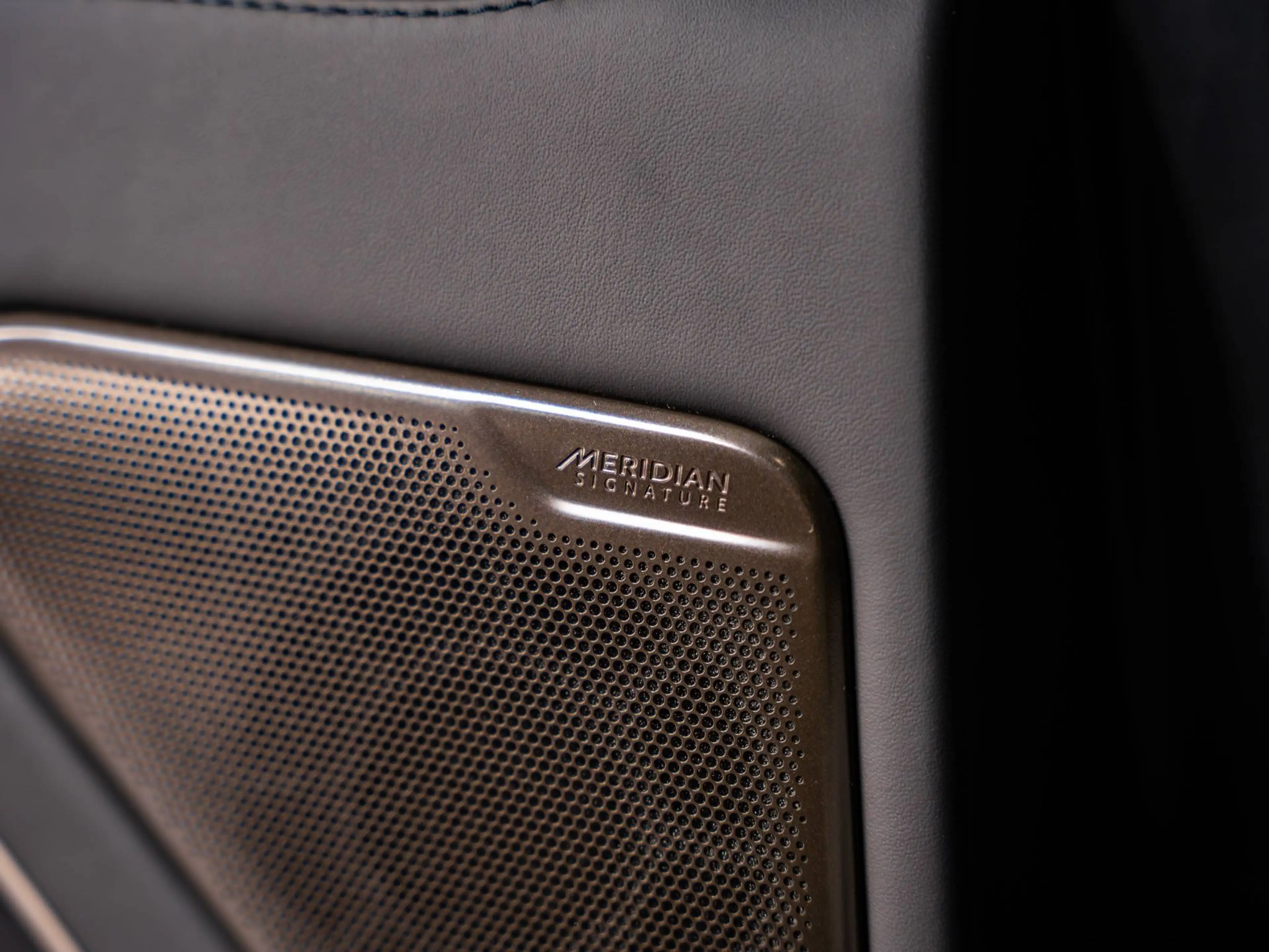 Land Rover Range Rover SV P510e - SV Intrepid - Executive Rear - Massage - Meridian 2500W - HUD - Panodak - 360° Camera — photo 13