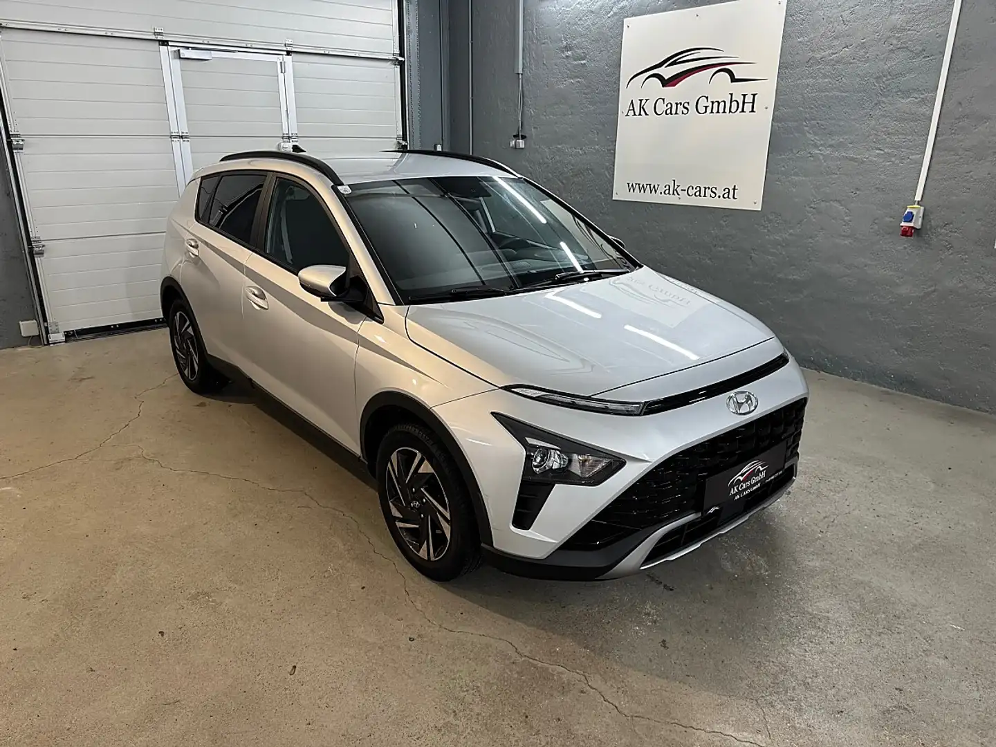 Hyundai BAYON Bayon 1,0 T-GDI i-Line Plus DCT Aut. Grau - 2
