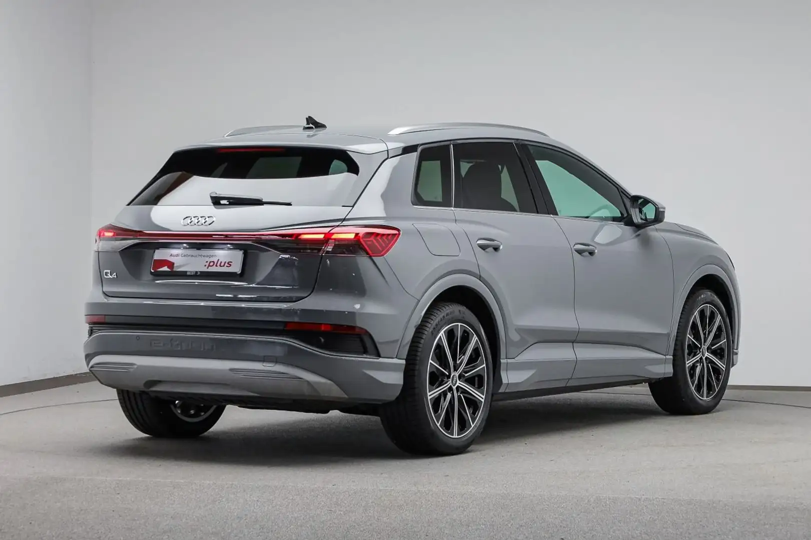 Audi Q4 e-tron 45 S-LINE*NAVI-PLUS*KAMERA*HUD*AHK*VIR Gris - 2
