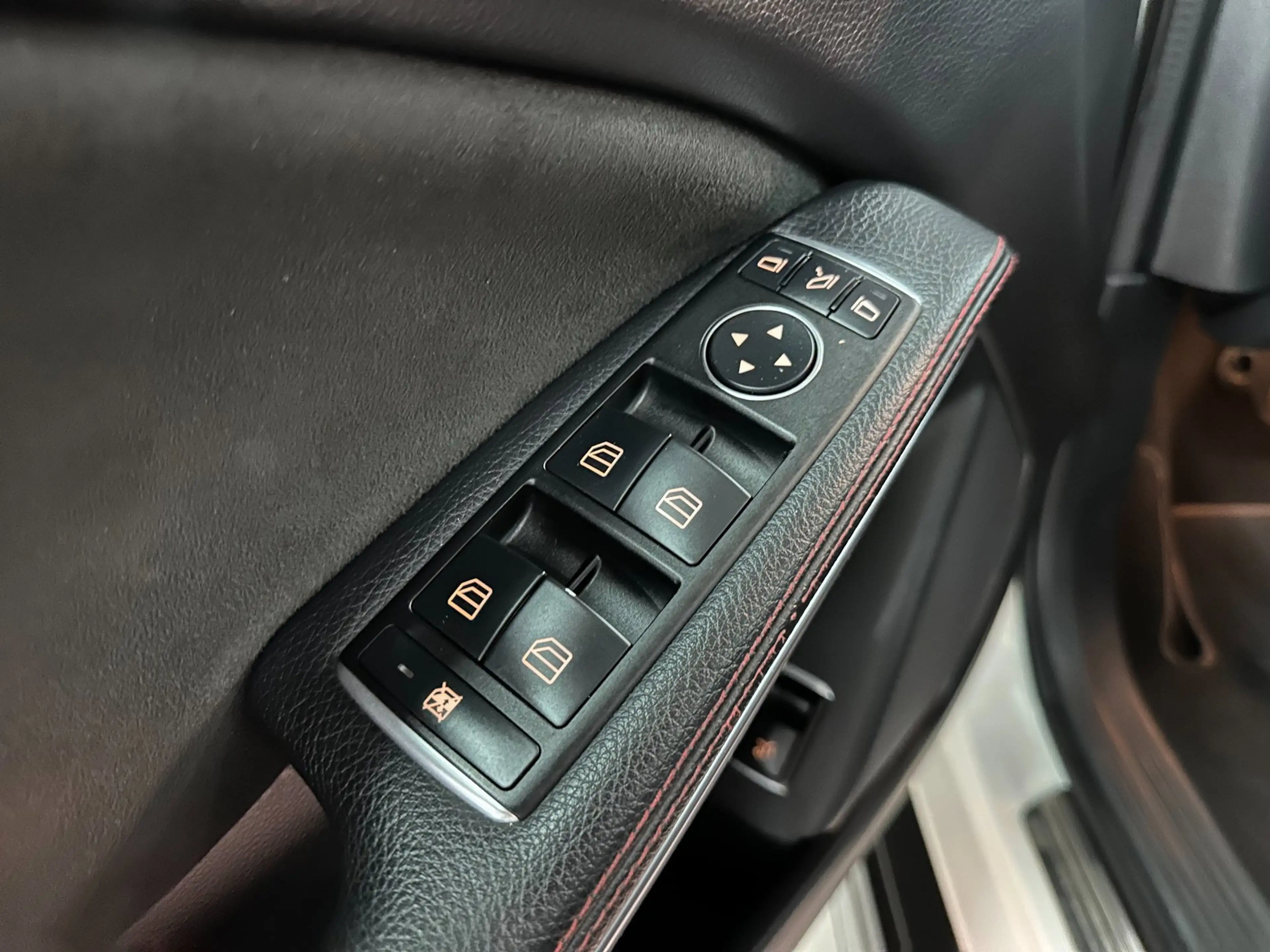 Mercedes-Benz GLA 200 Ambition, AMG, Pano, Trekhaak — photo 11