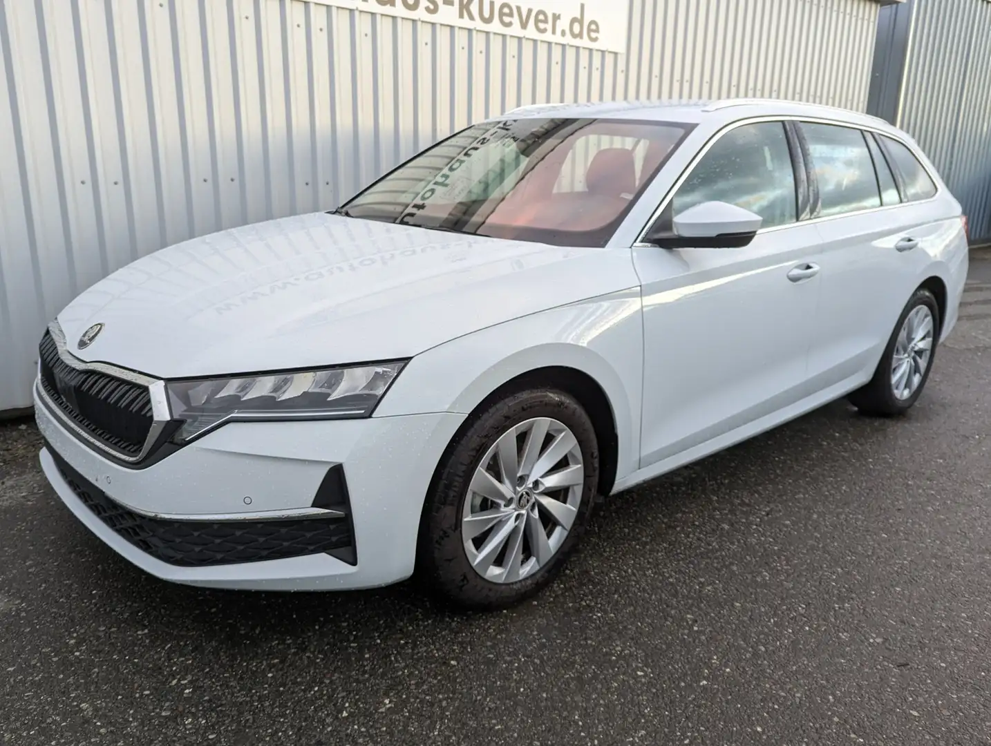 Skoda Octavia Combi 1,5 eTSI DSG ACC+LED+AHK+Shzg.+17´´ Wit - 1