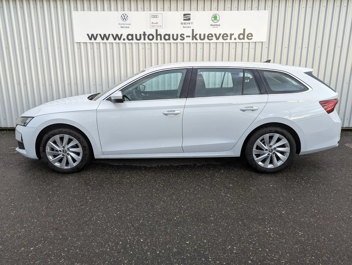 Skoda Octavia Combi 1,5 eTSI DSG ACC+LED+AHK+Shzg.+17´´ Wit - 2