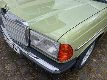 200 E W123