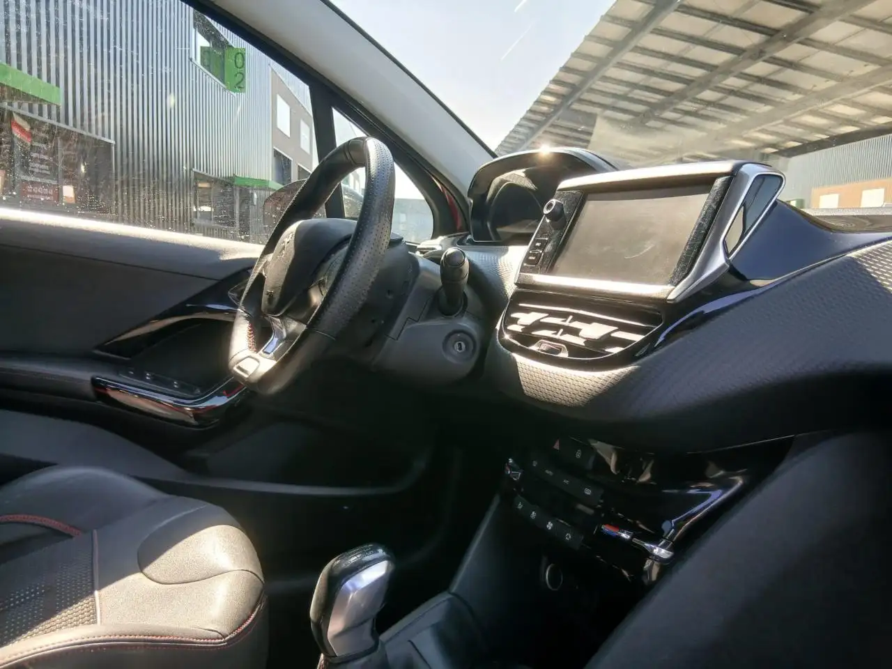 Peugeot 208 208 — photo 18