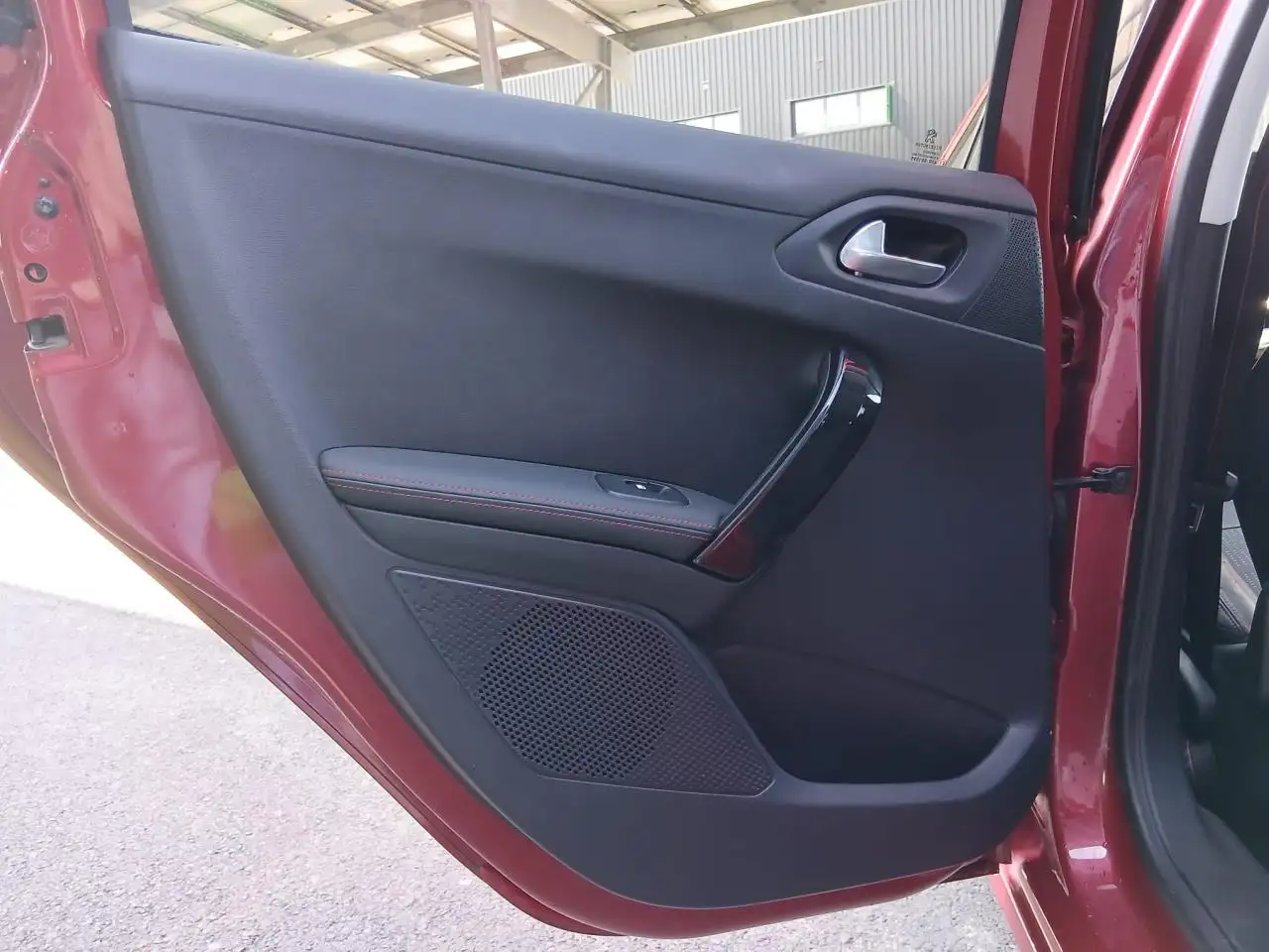 Peugeot 208 208 — photo 25