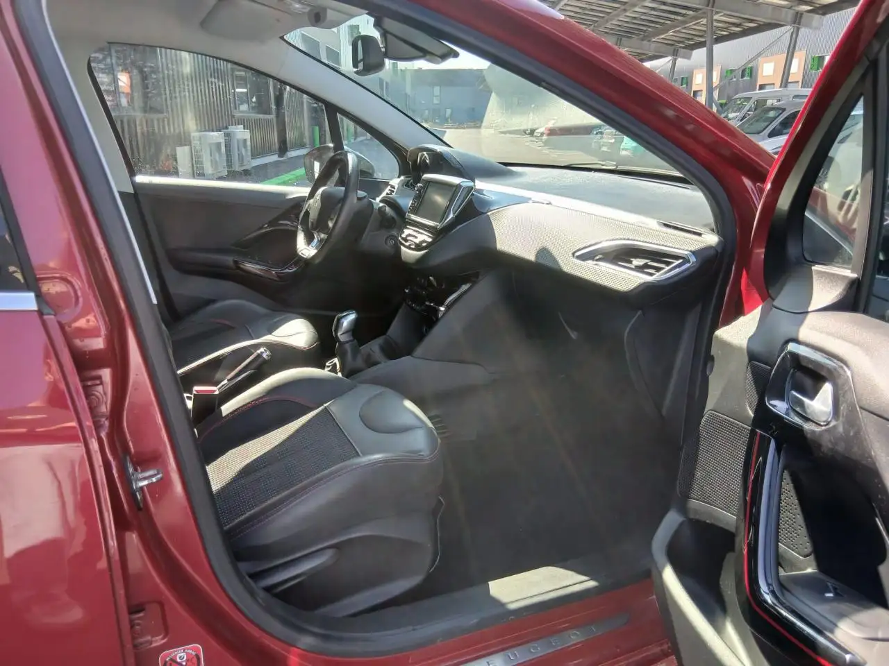 Peugeot 208 208 — photo 22