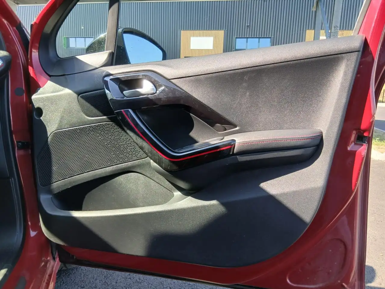 Peugeot 208 208 — photo 24