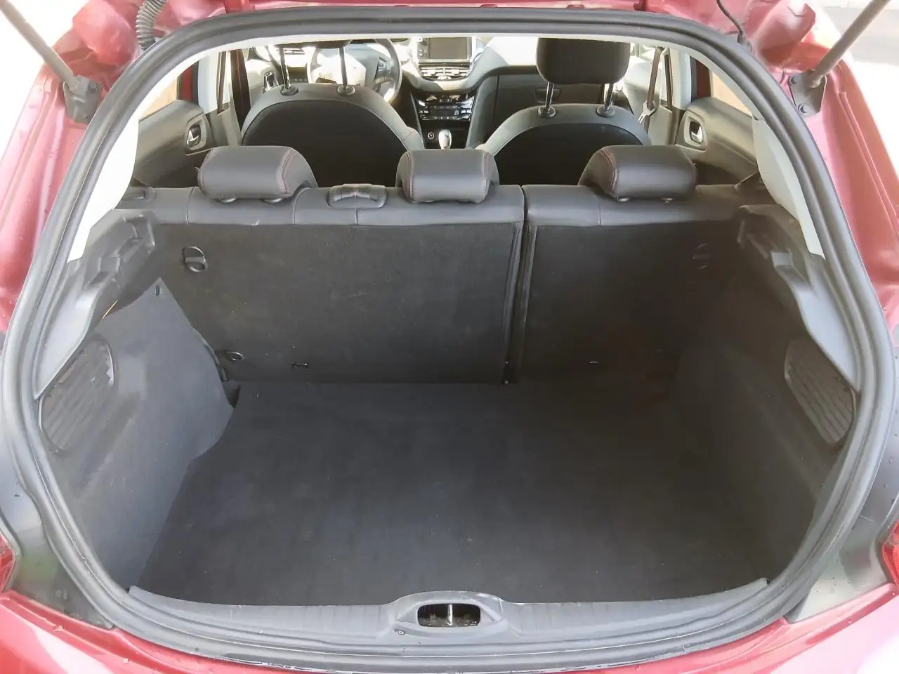 Peugeot 208 208 — photo 29