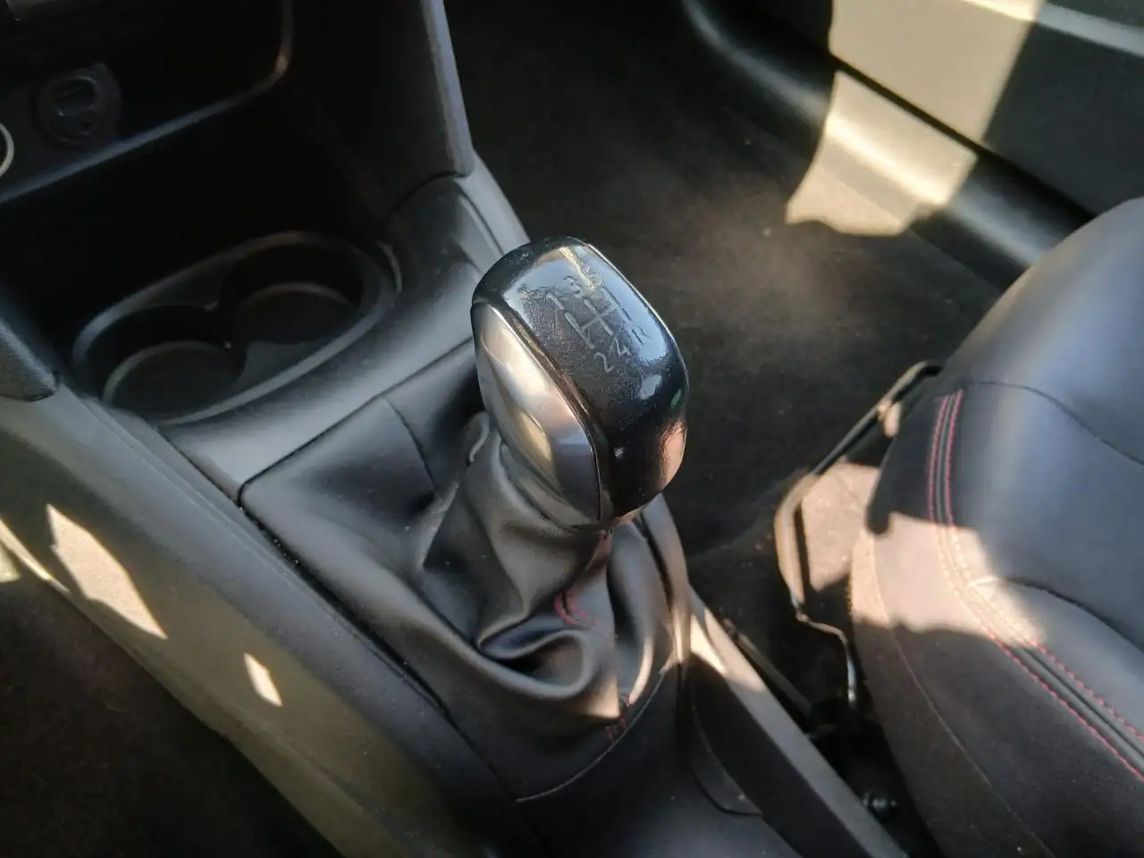 Peugeot 208 208 — photo 17