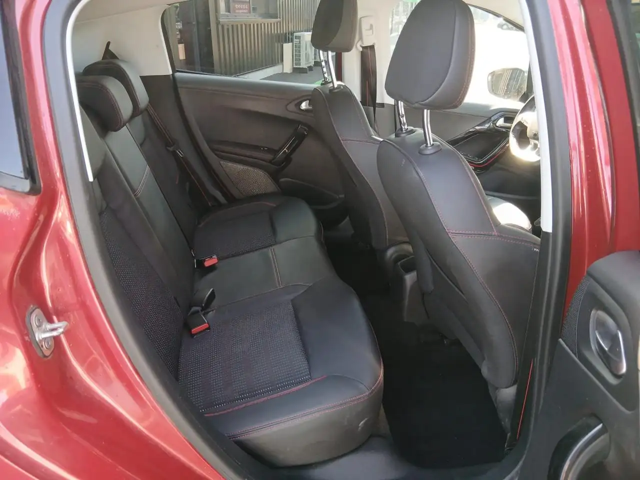Peugeot 208 208 — photo 27