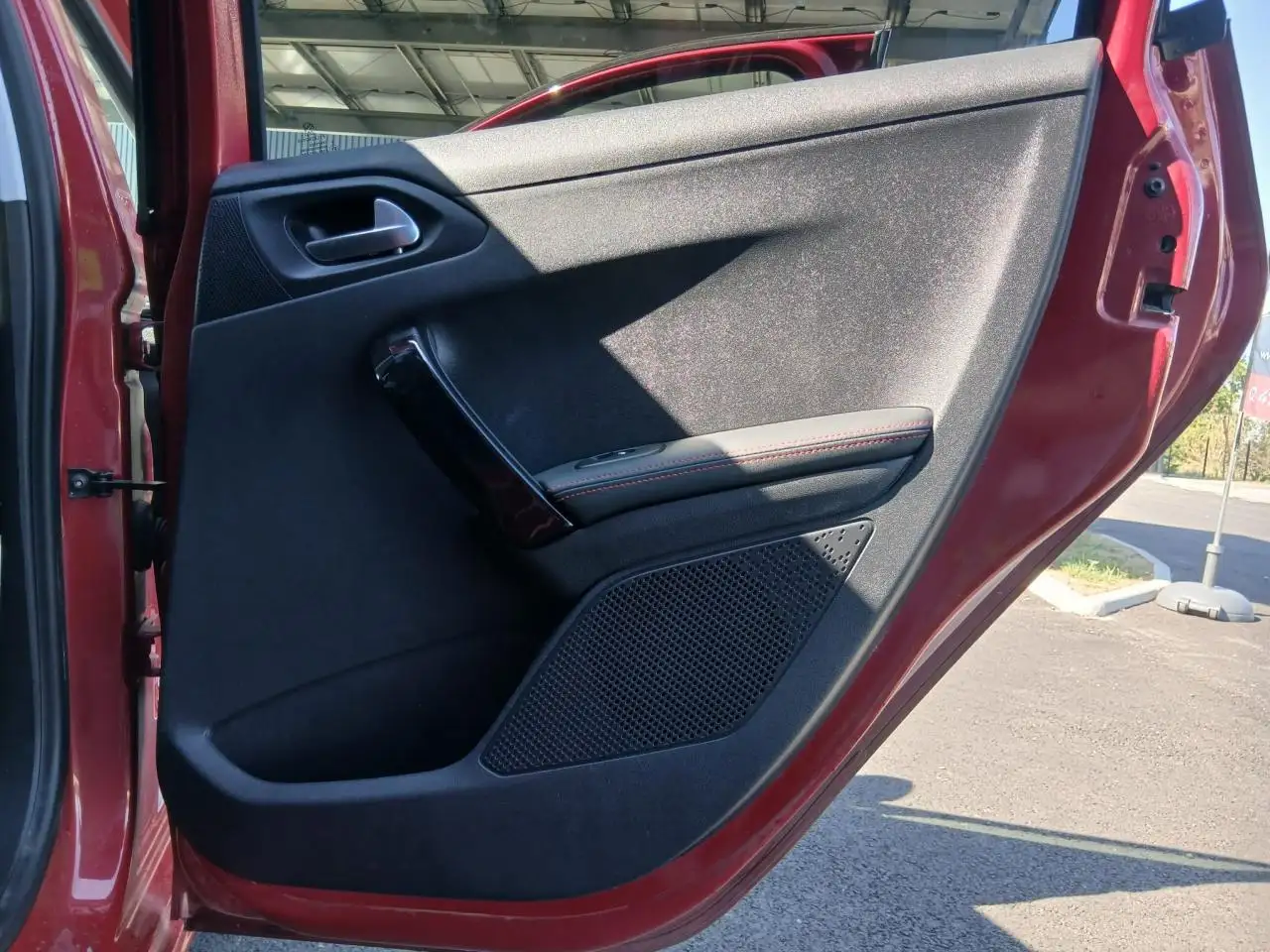 Peugeot 208 208 — photo 28